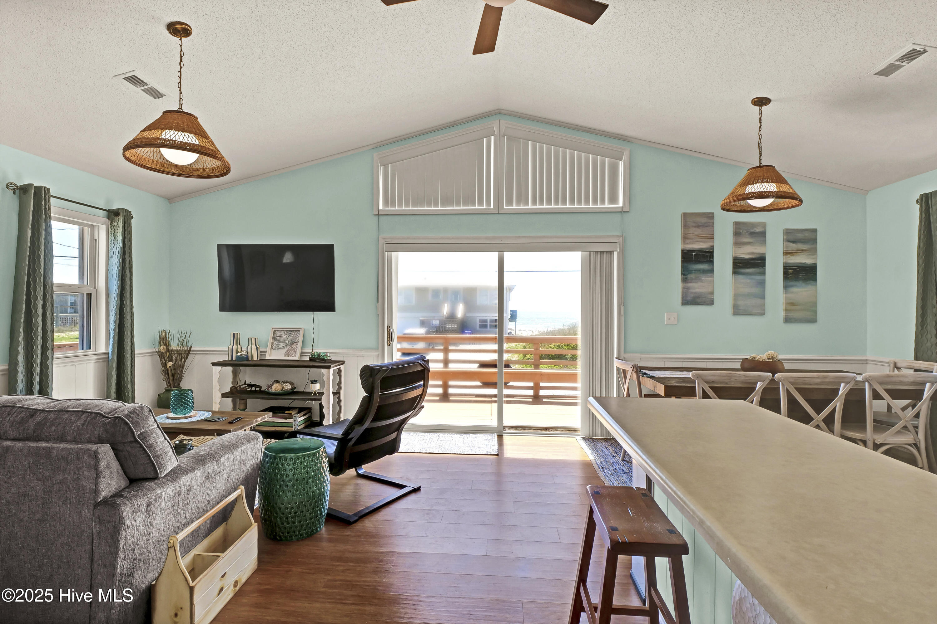 100524197 | Photo 21