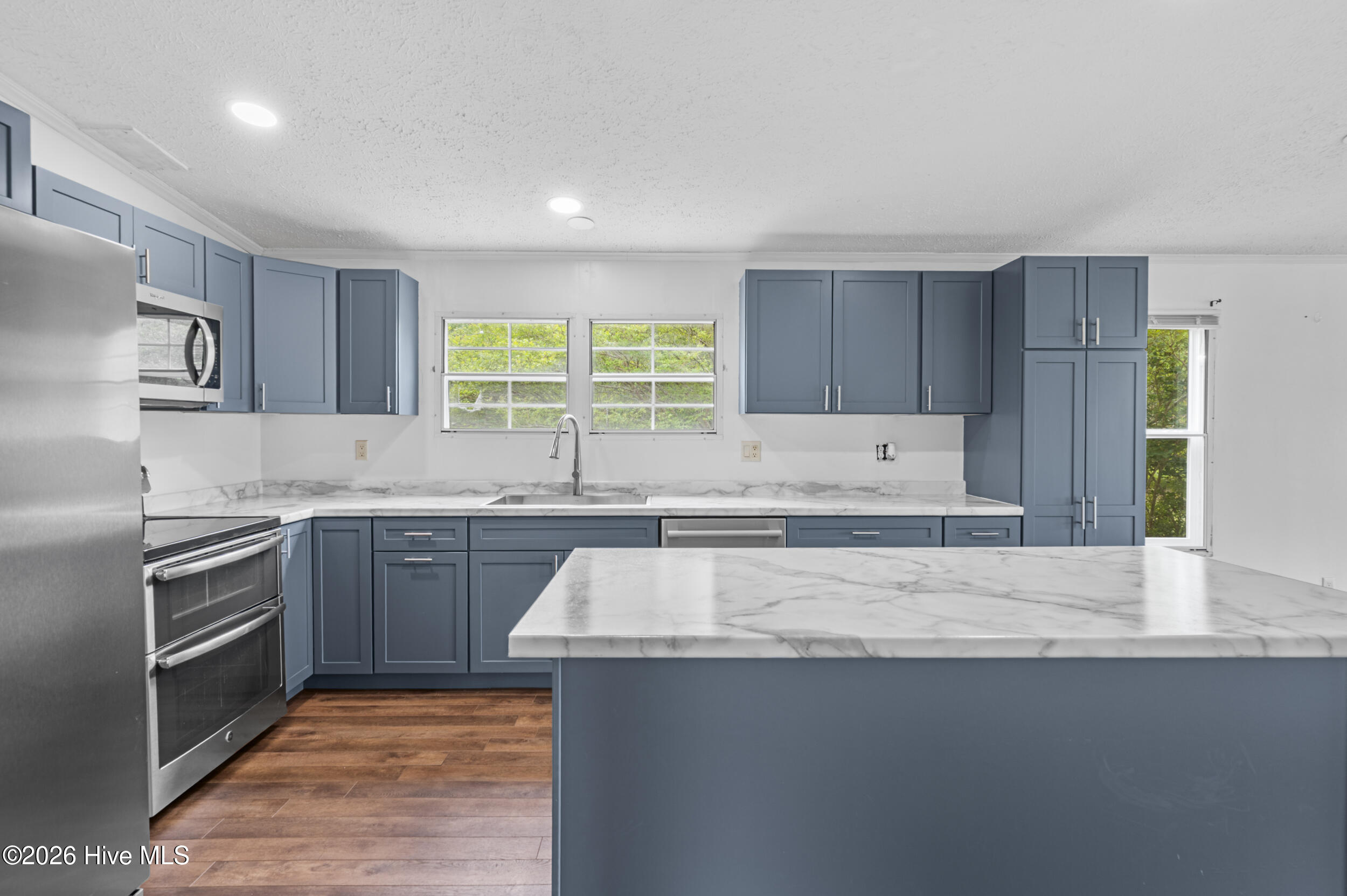 100568430 | Photo 16