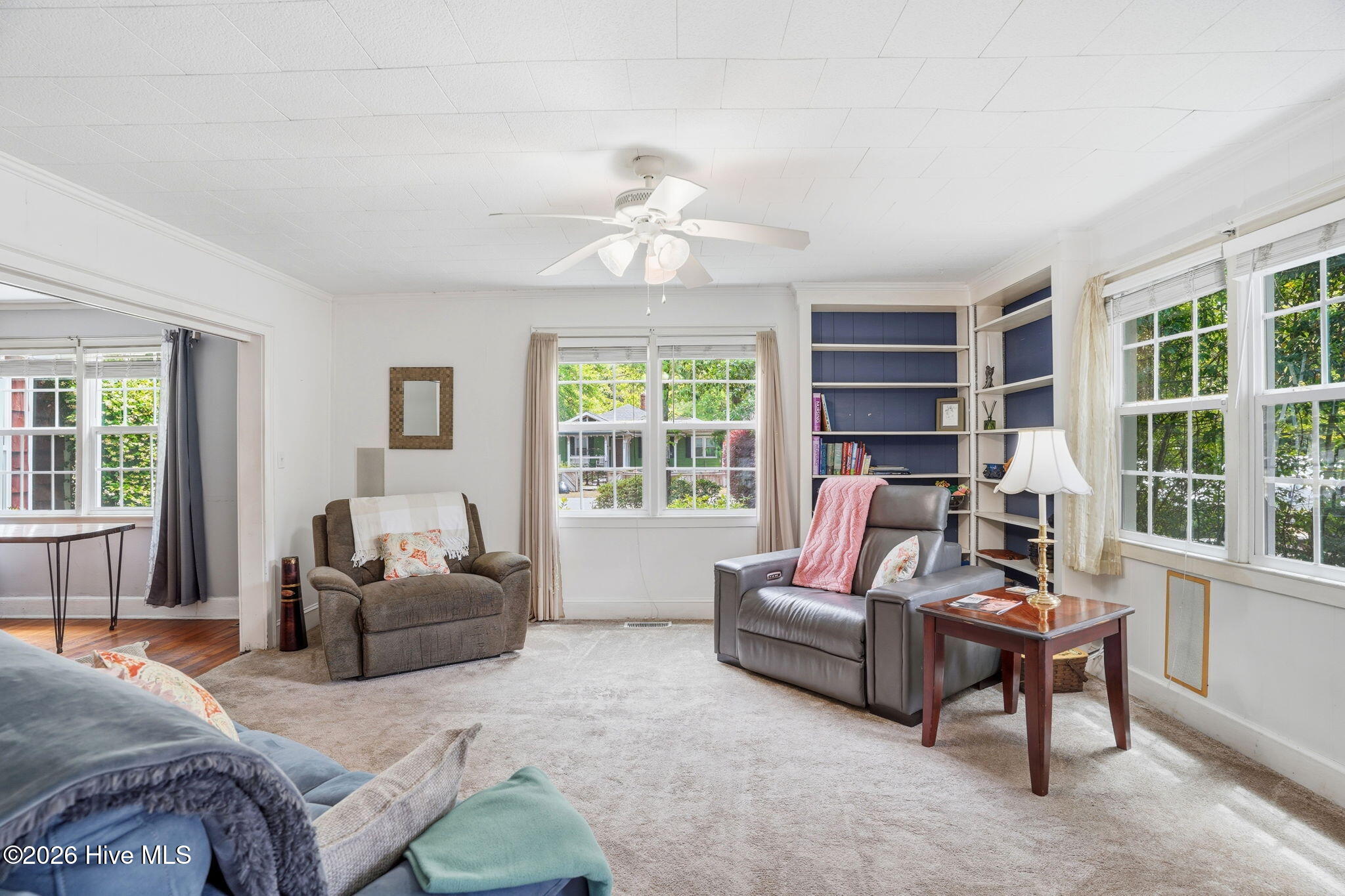 100570654 | Photo 10