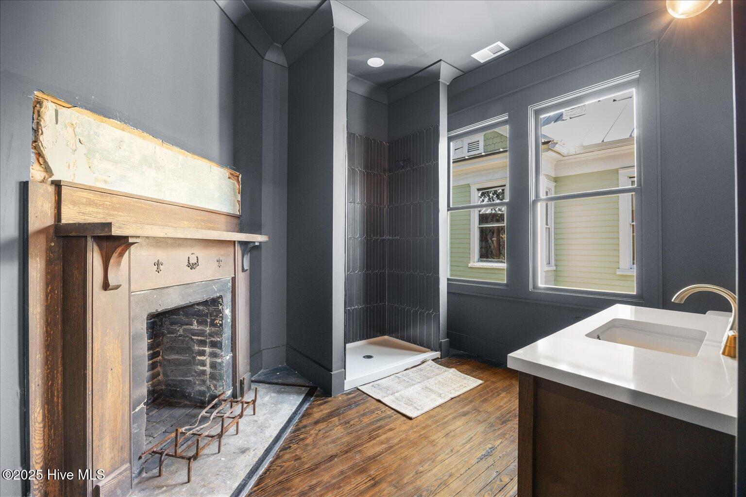 100537963 | Photo 44