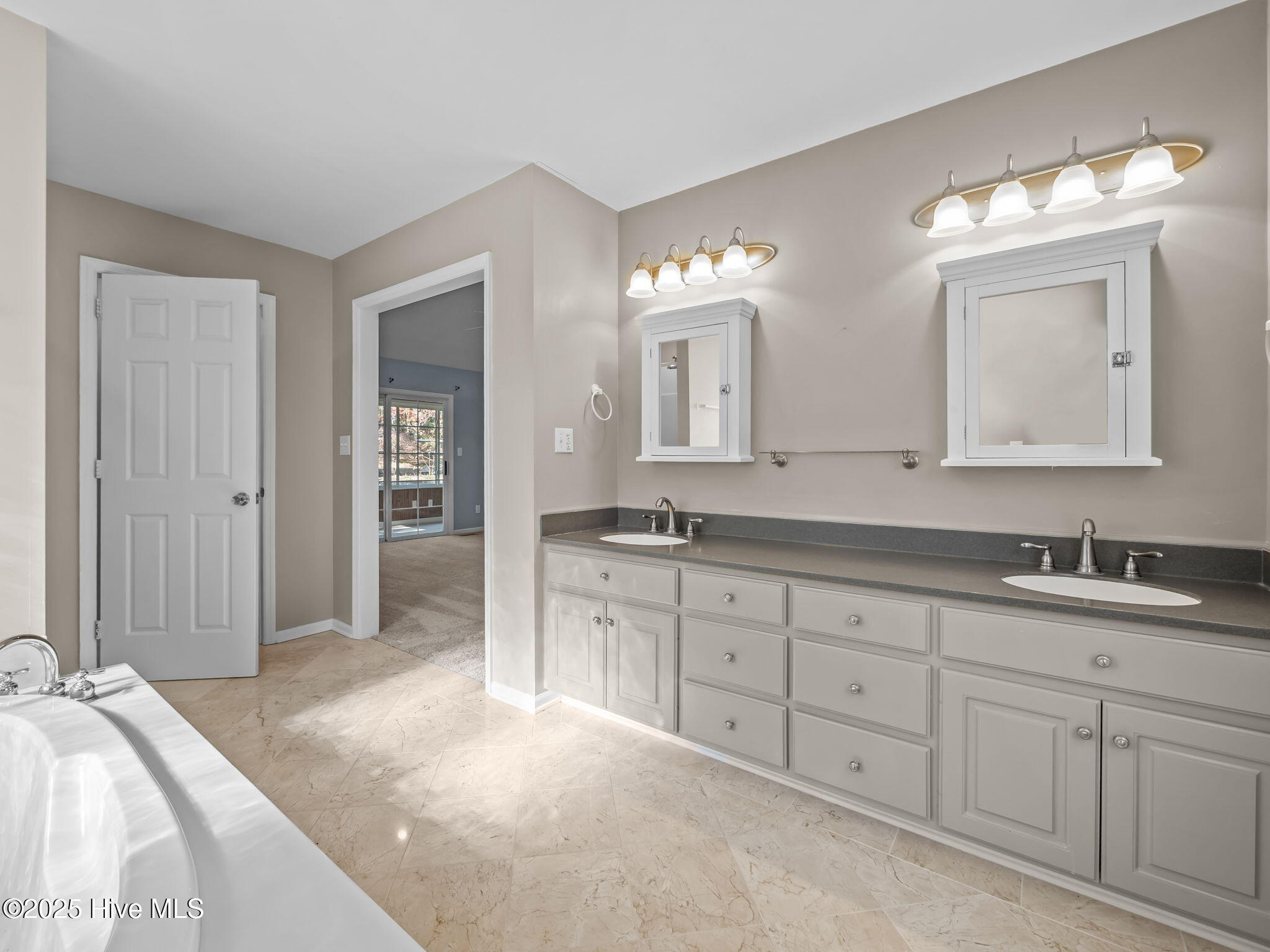 100540232 | Photo 22