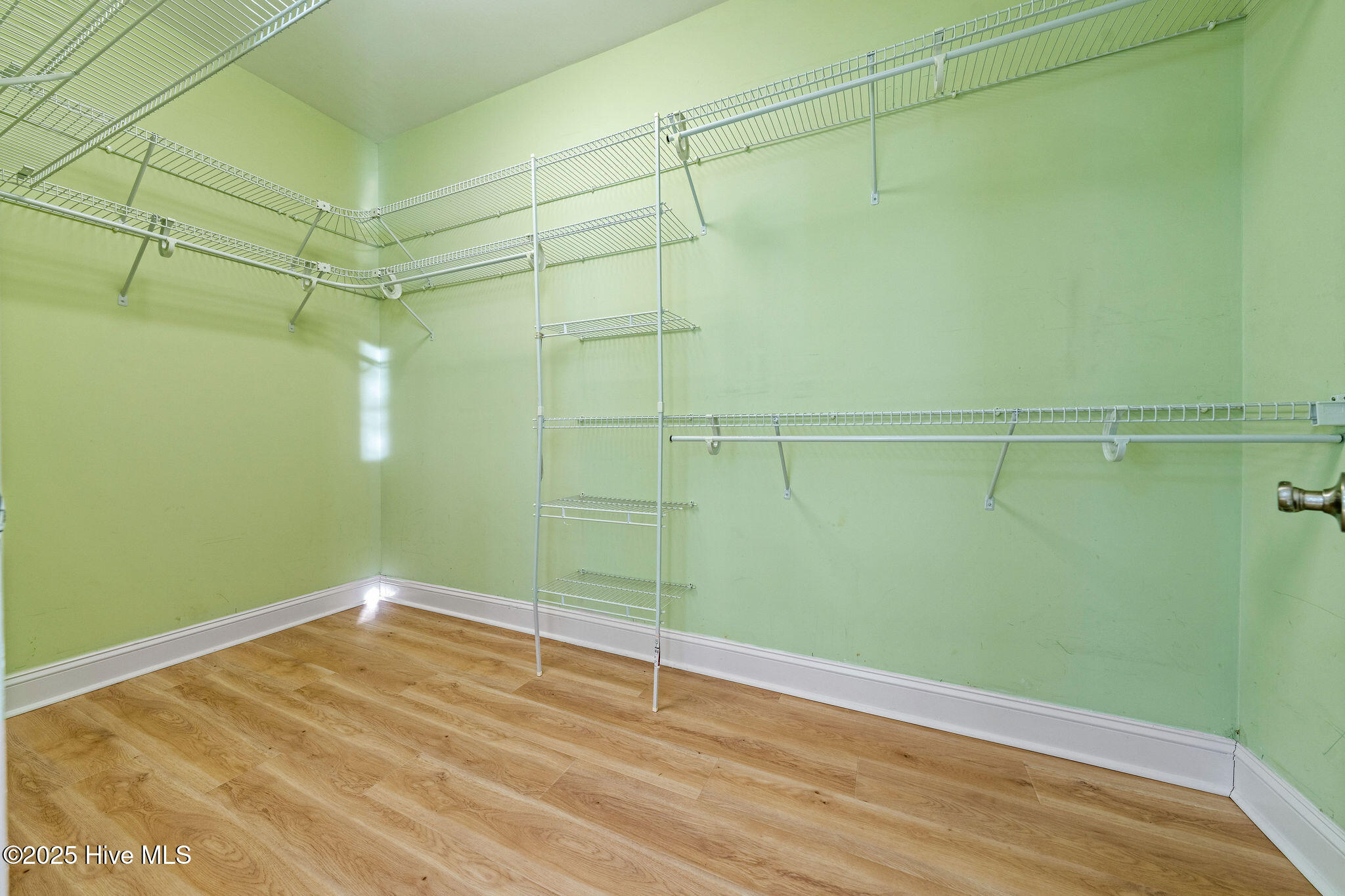 100541606 | Photo 27