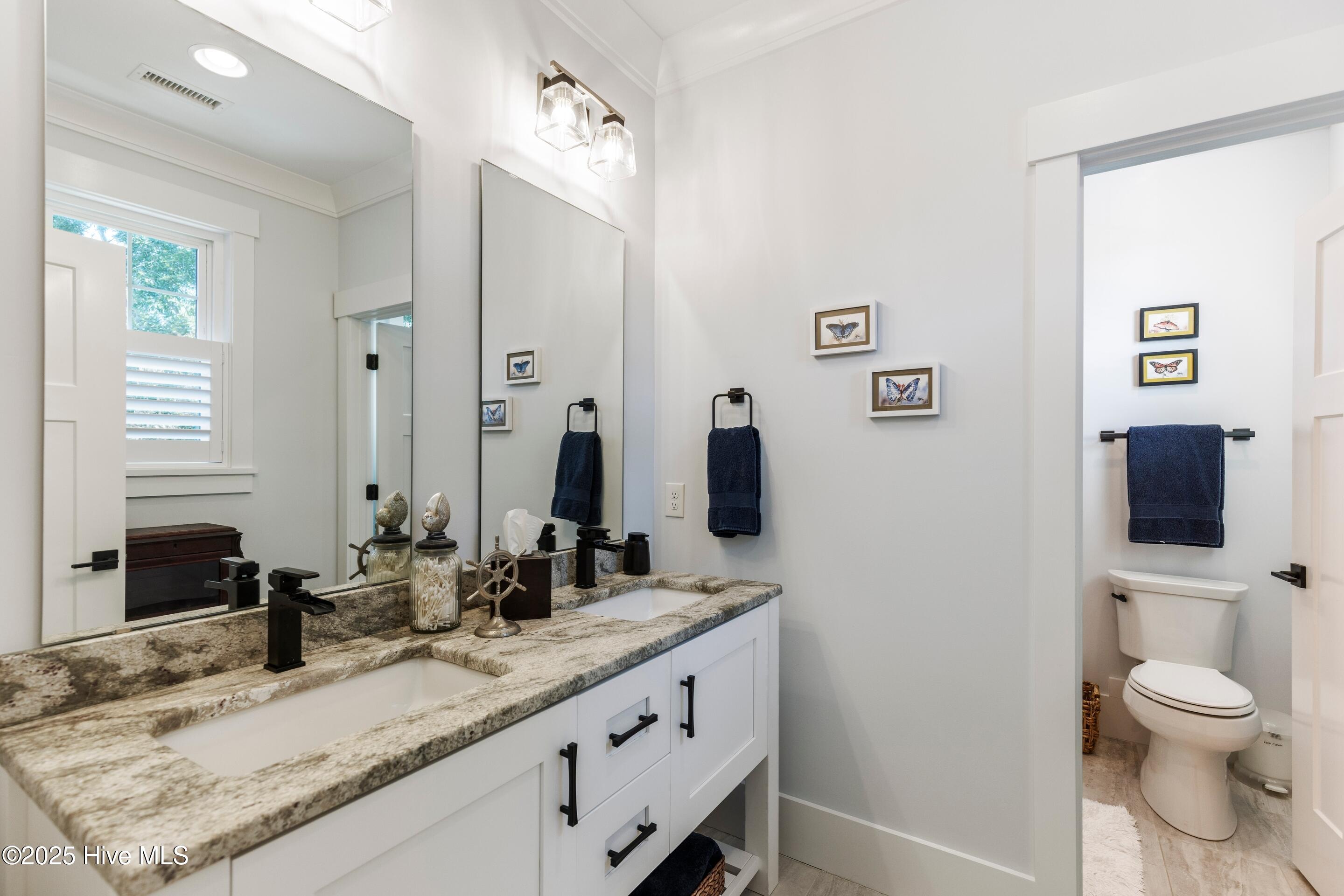 100540413 | Photo 30