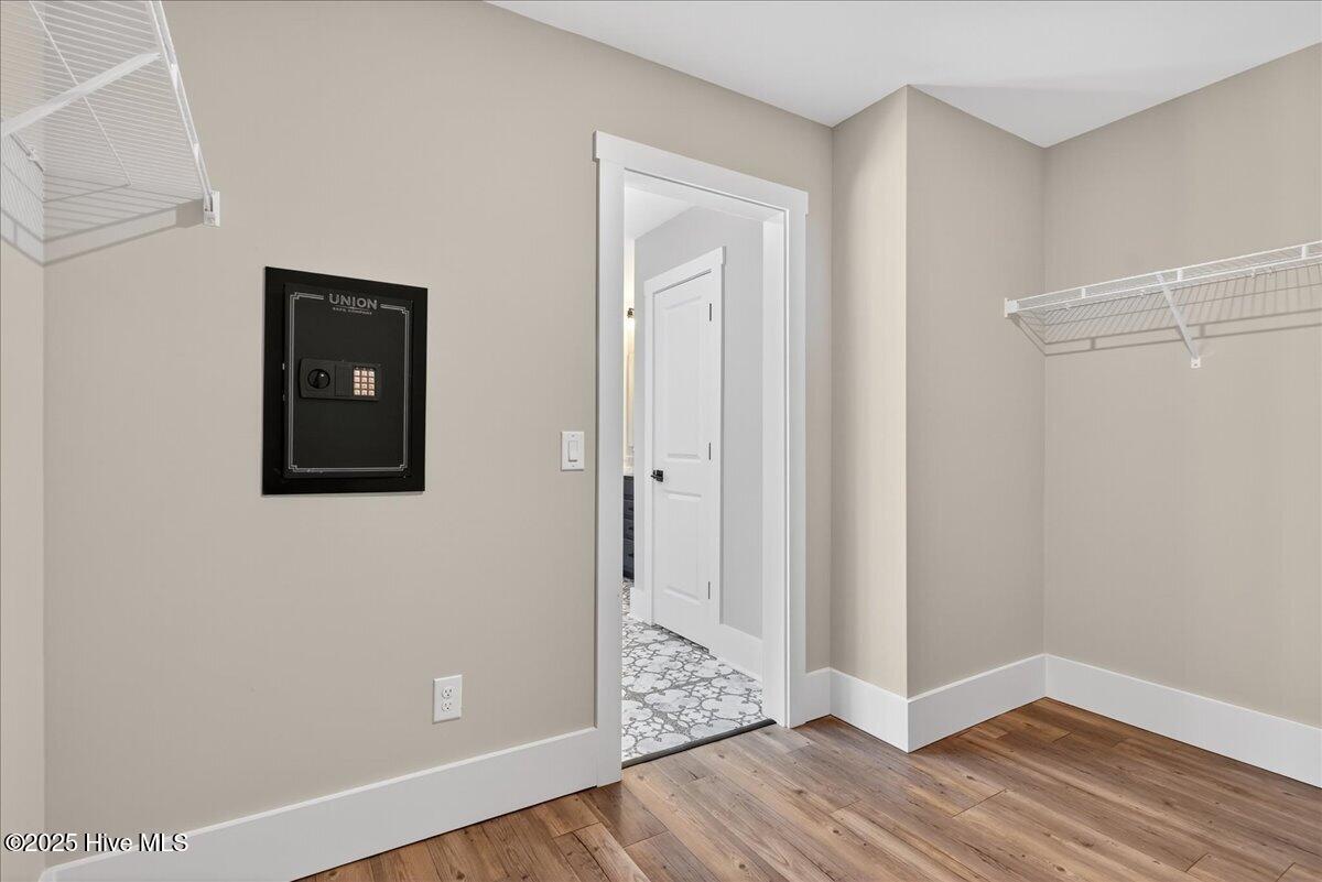 100514096 | Photo 64