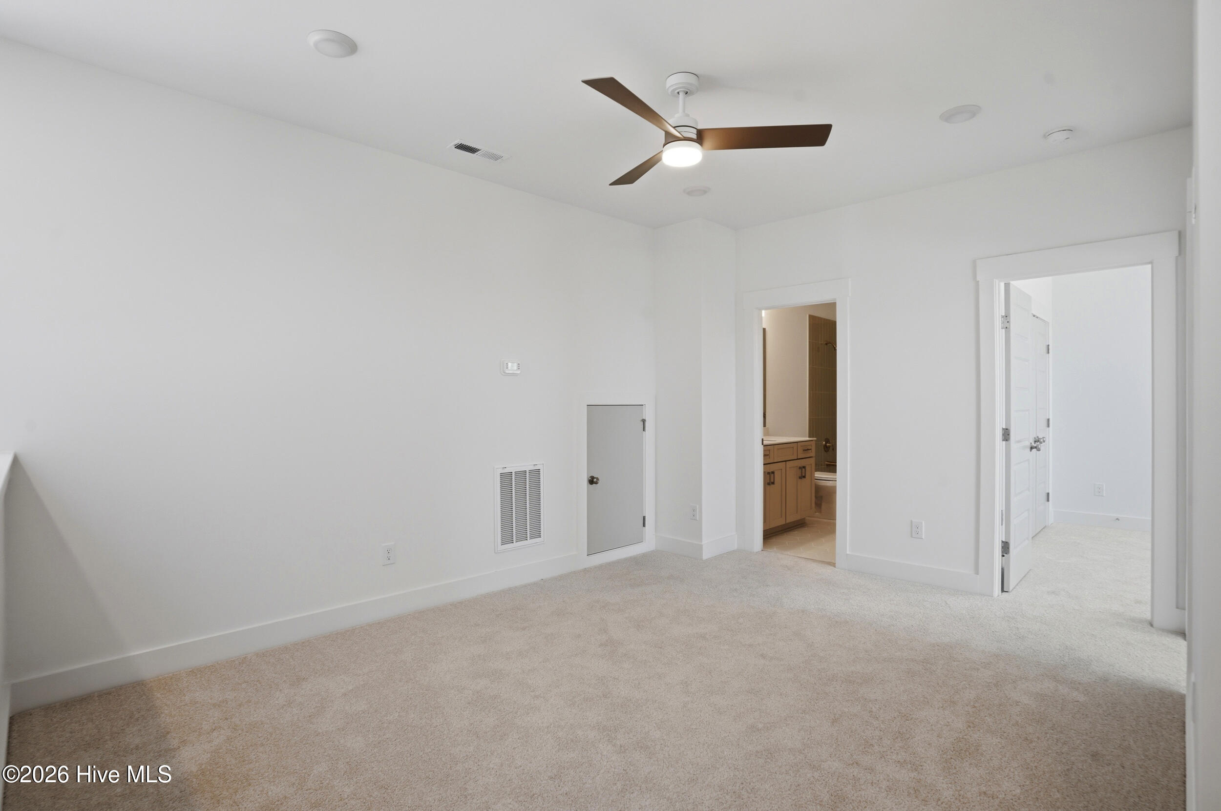 100561553 | Photo 21