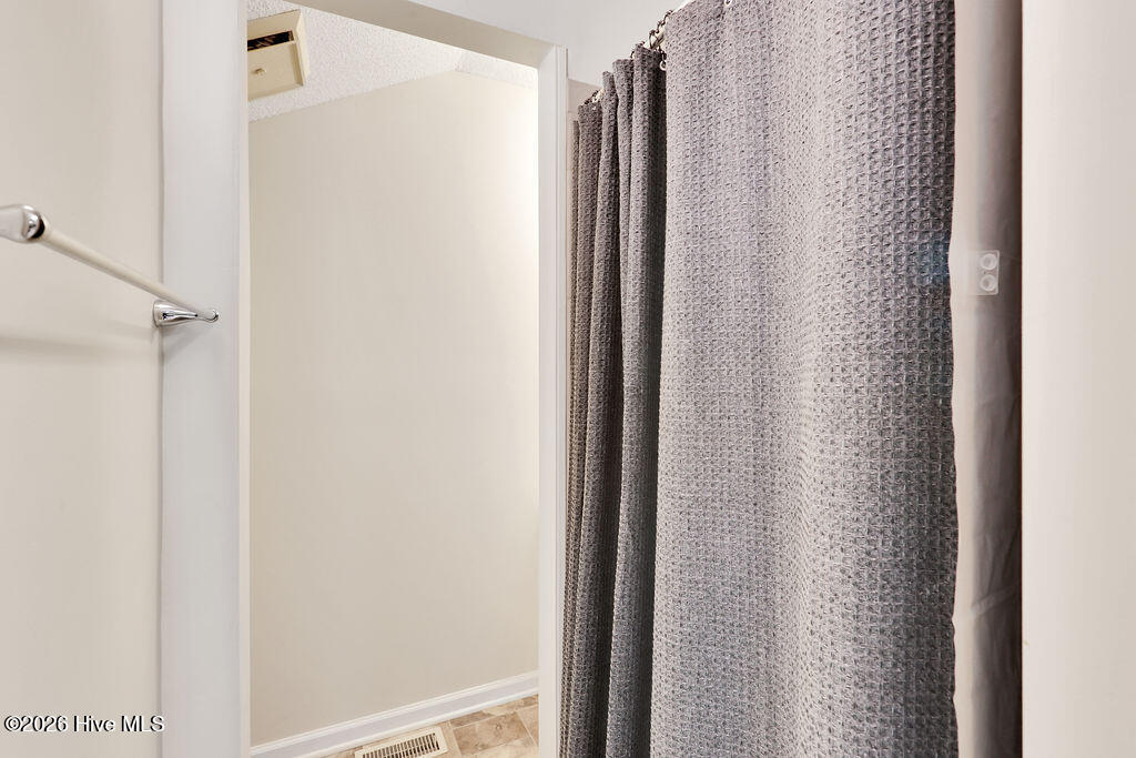 100551760 | Photo 37