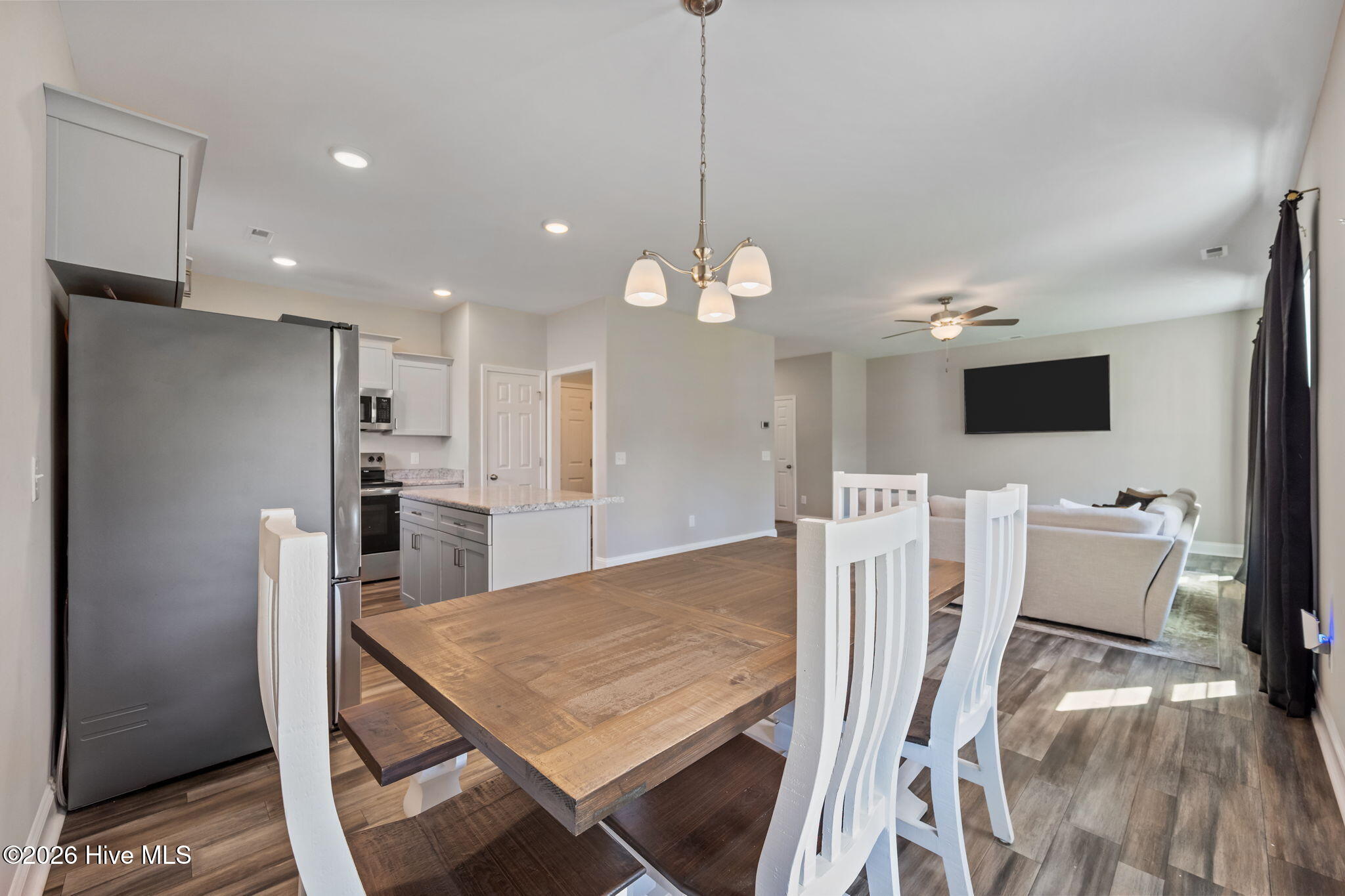 100560857 | Photo 10