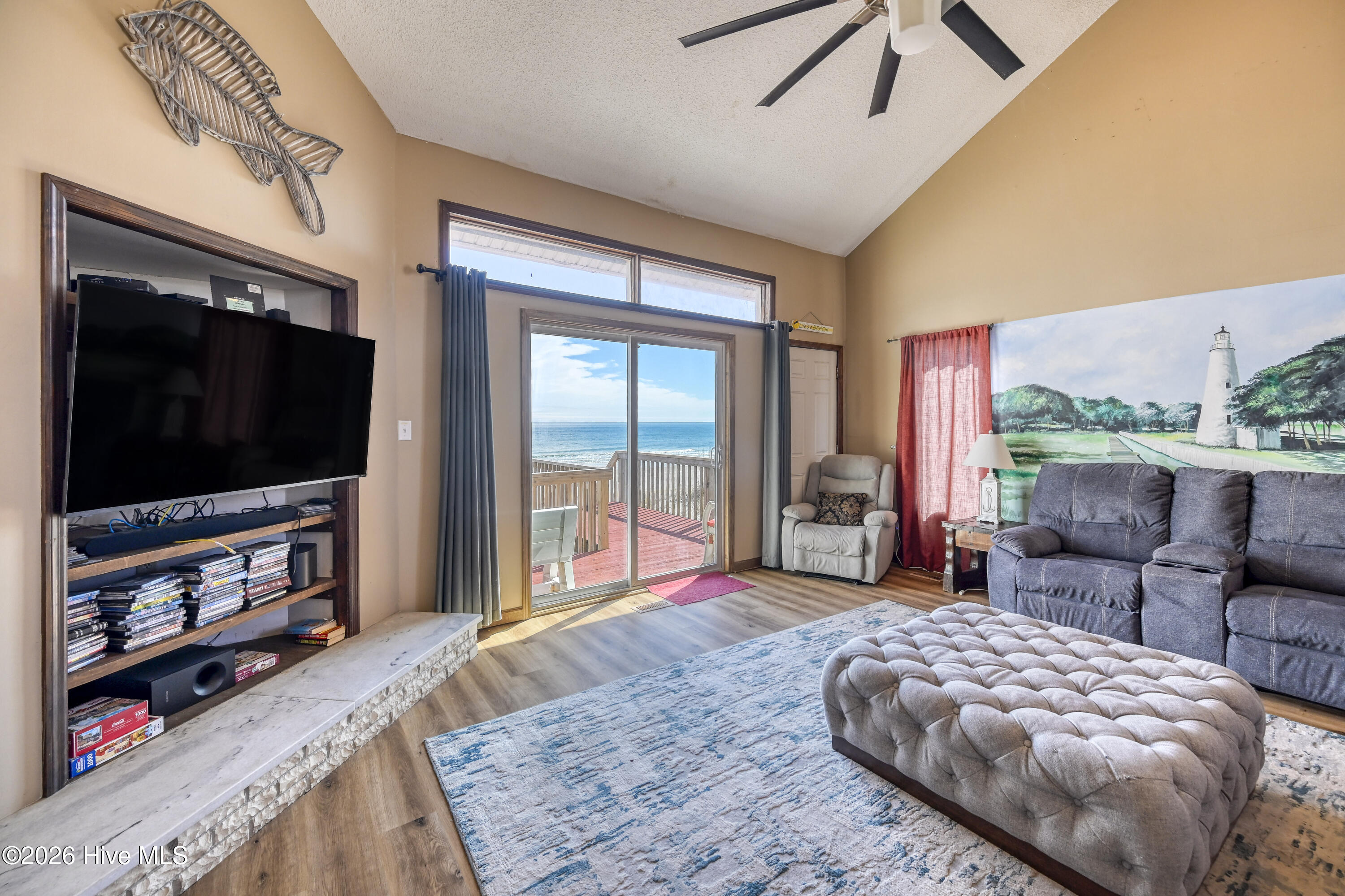 100557799 | Photo 14