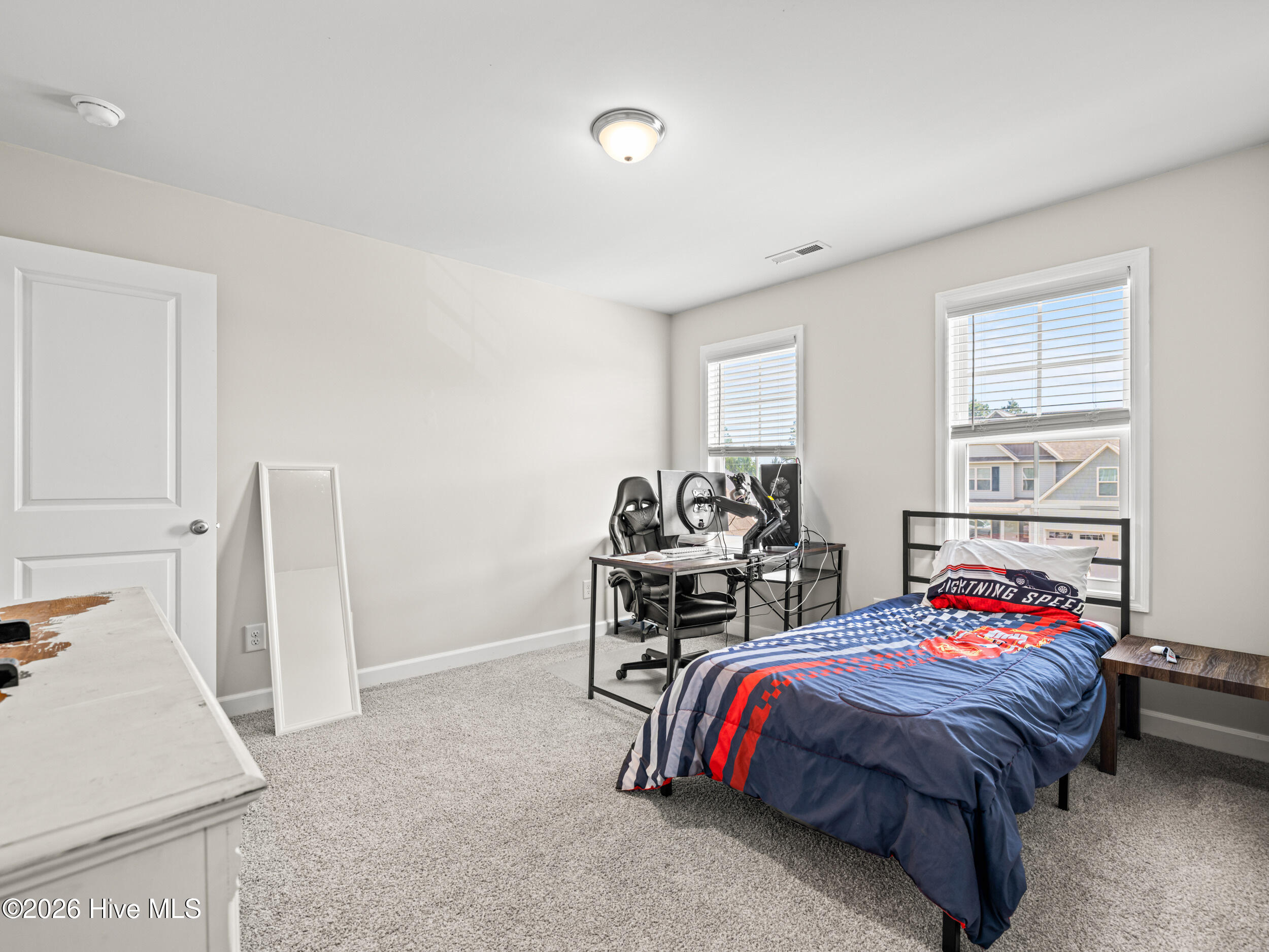 100565211 | Photo 46