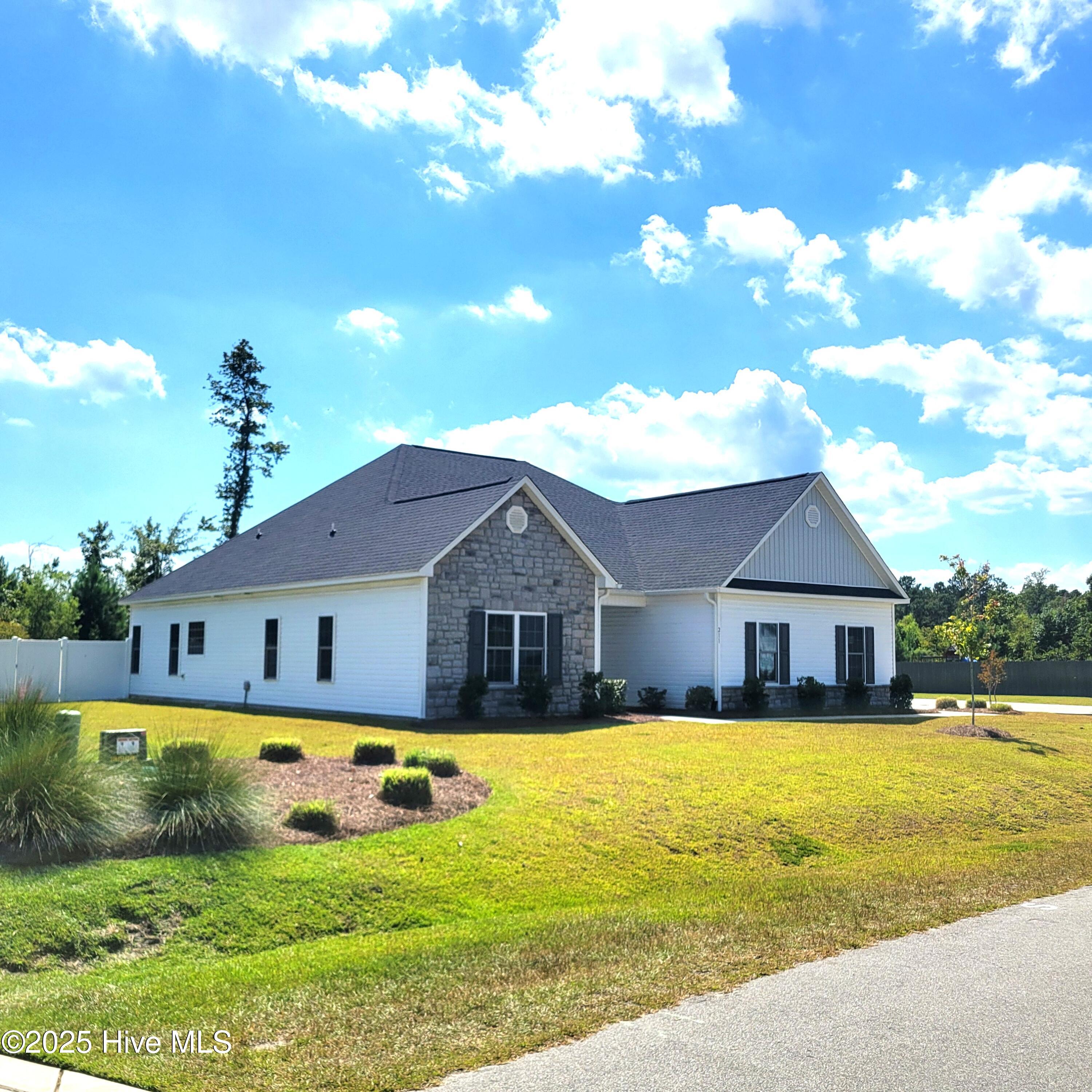 211 W Broughton Lane, Rocky Point, NC 28457 – photo 4: 20250904_143250