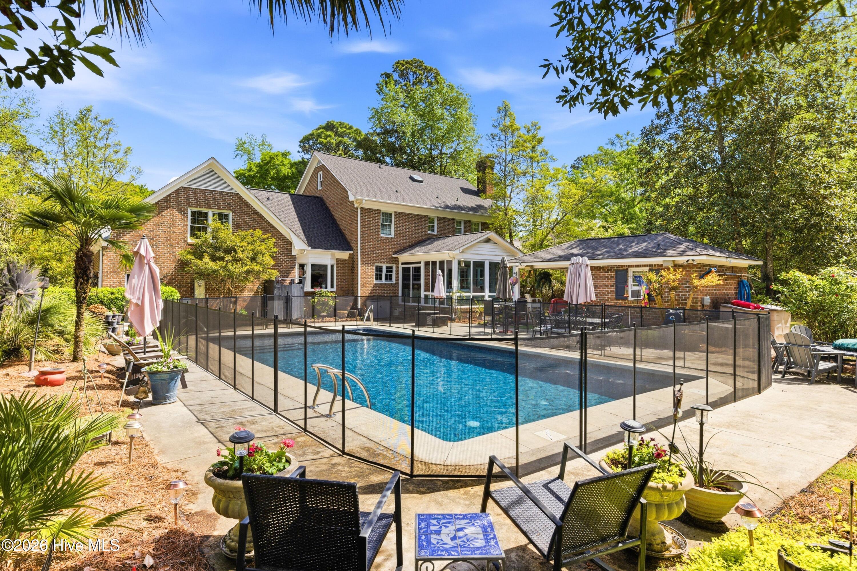 100566267 | Photo 46