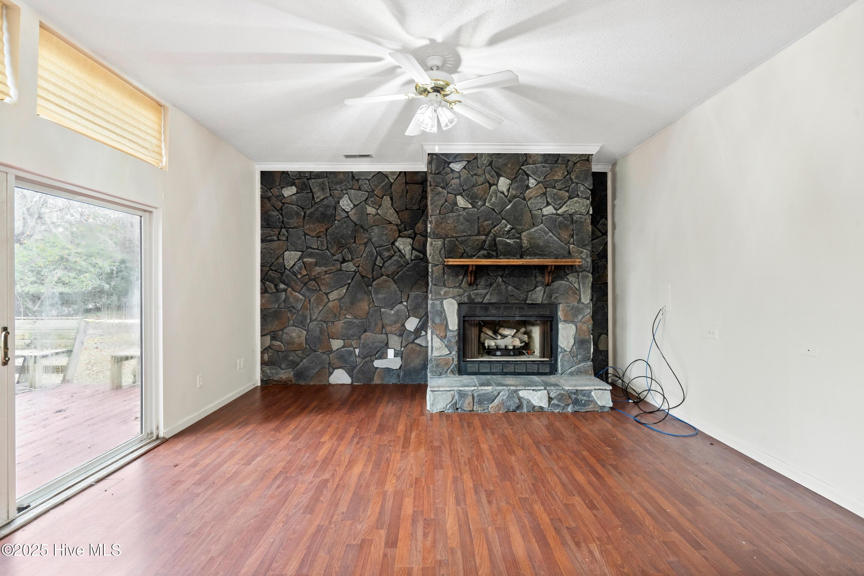 100522461 | Photo 30