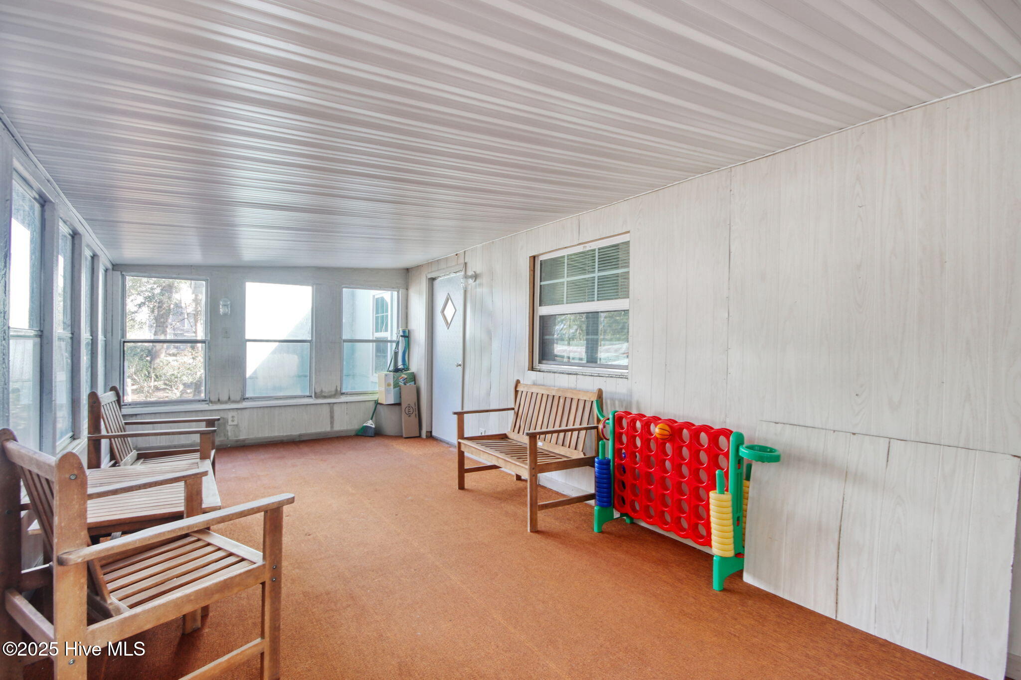 100566005 | Photo 16