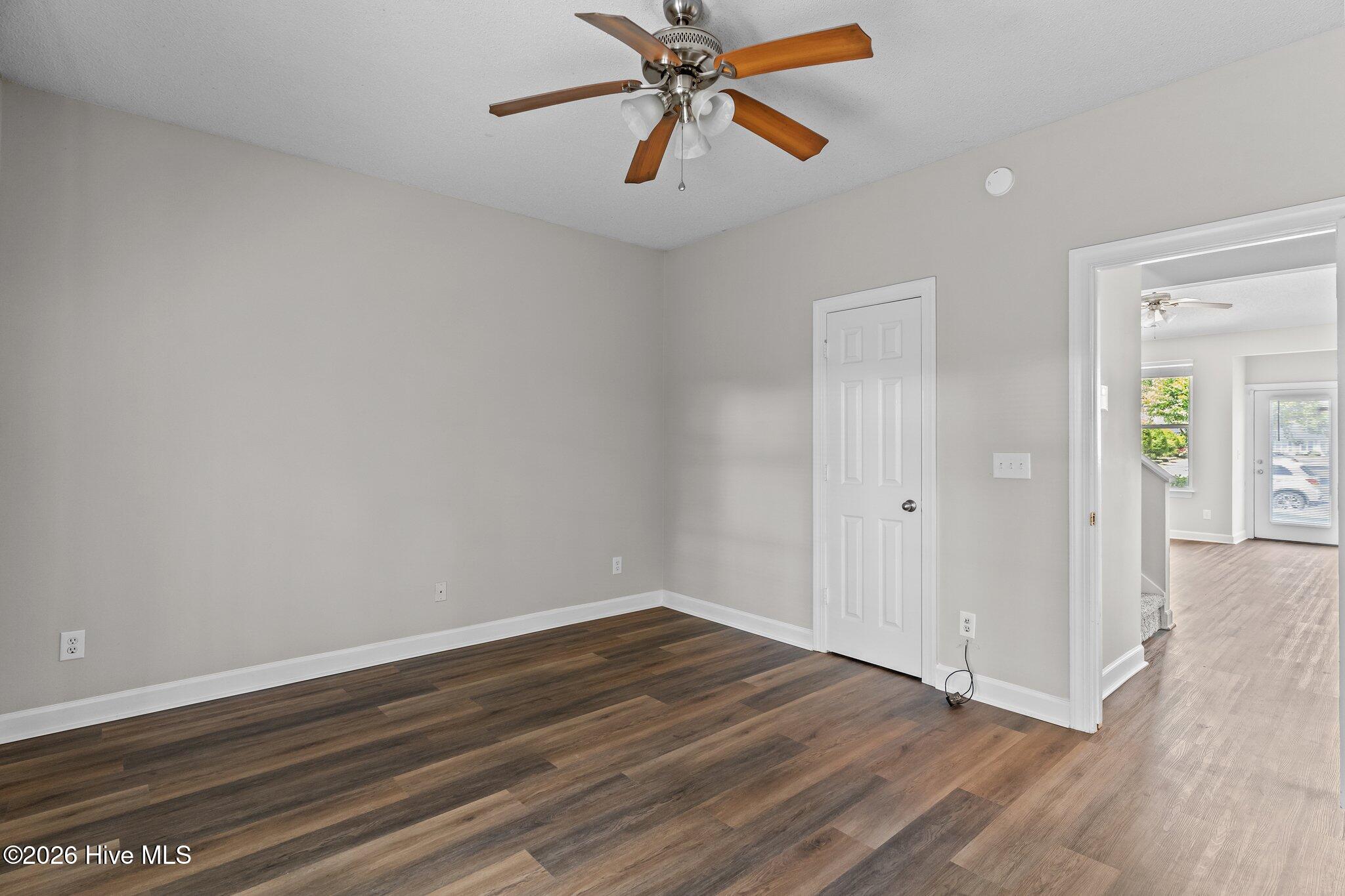 100553986 | Photo 10