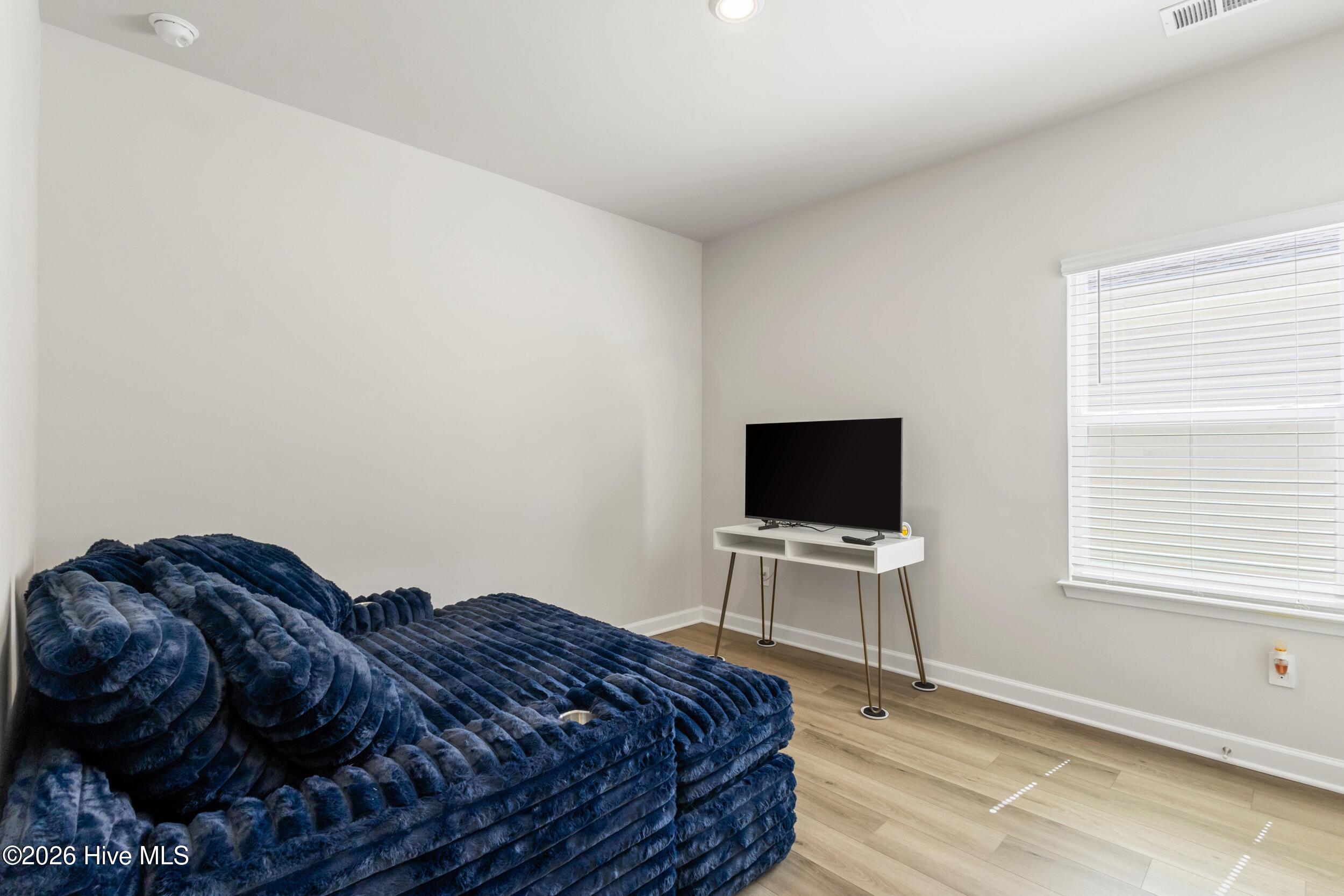 100568412 | Photo 34