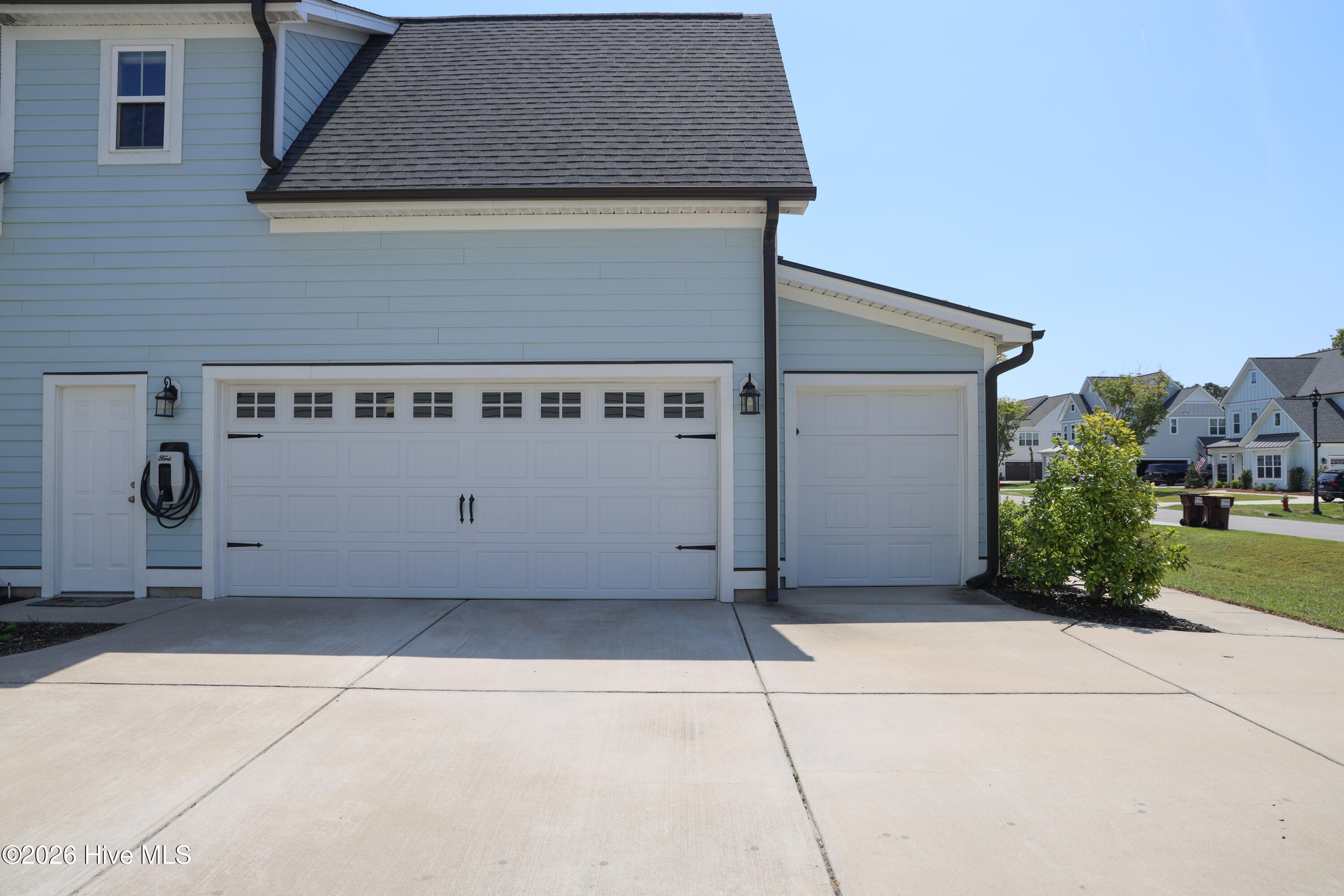 100567915 | Photo 68