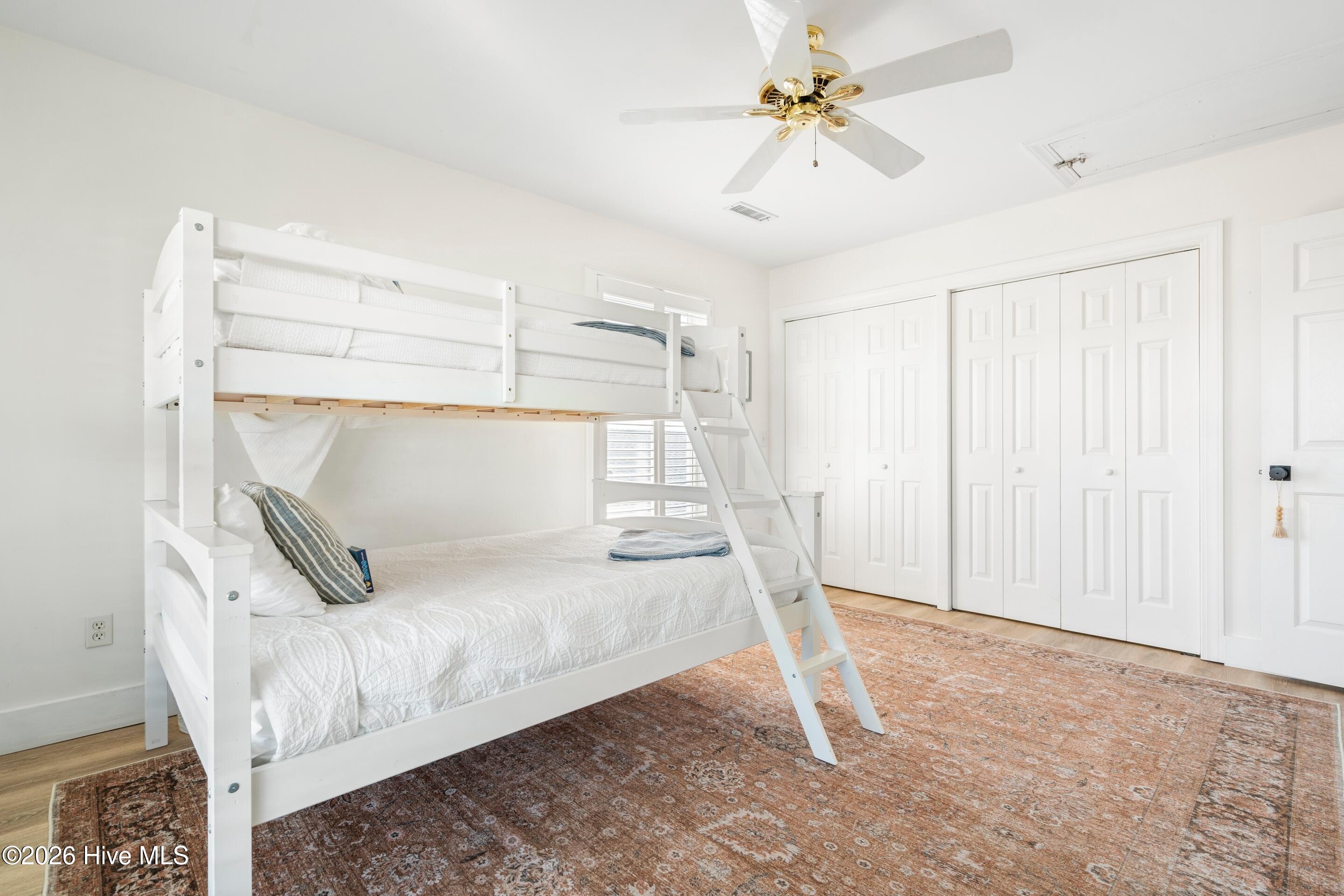 100549309 | Photo 64