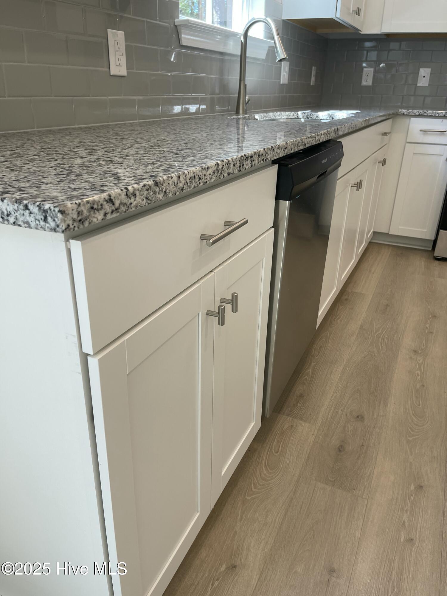 100422121 | Photo 24