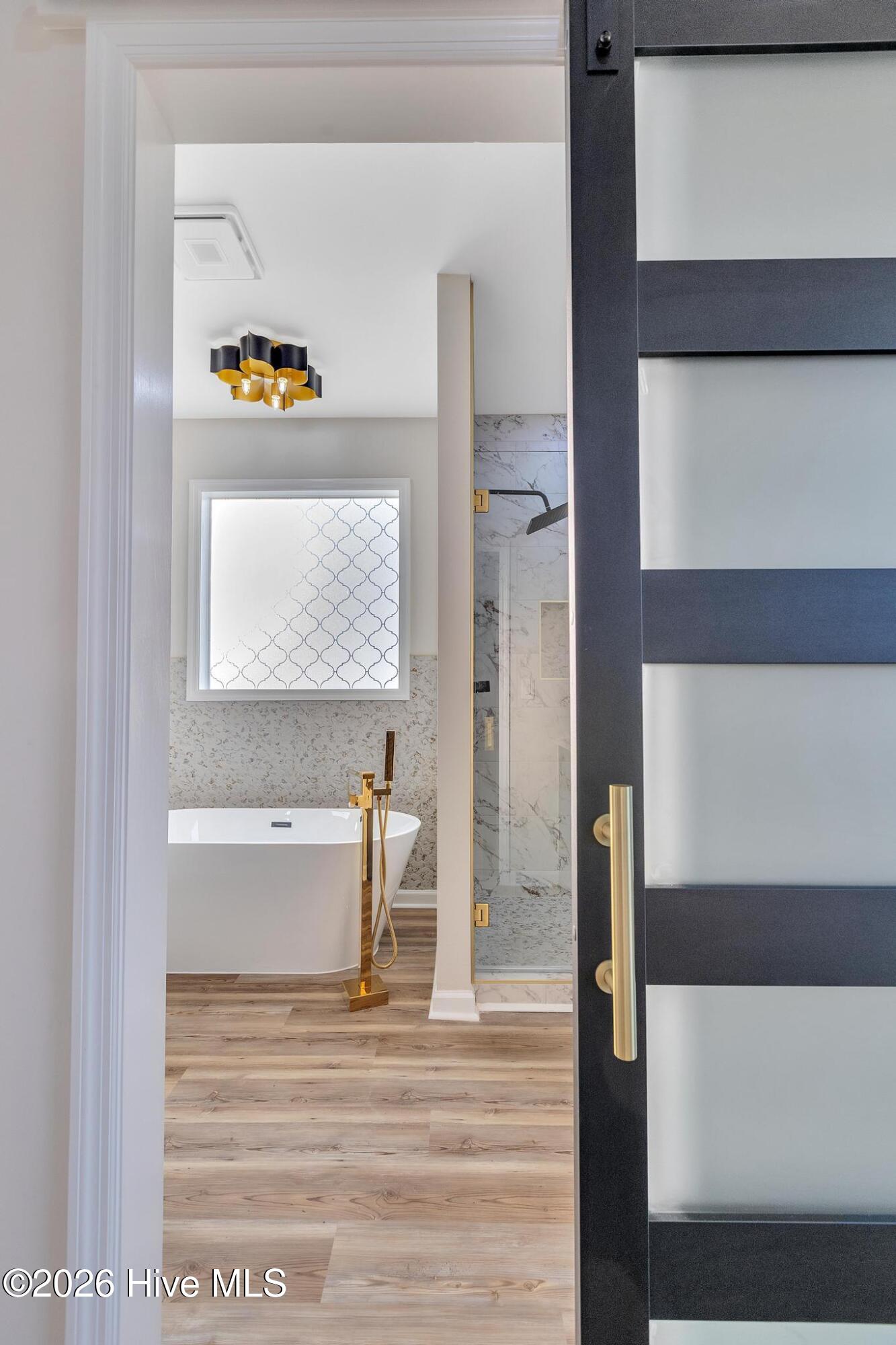 100552595 | Photo 29