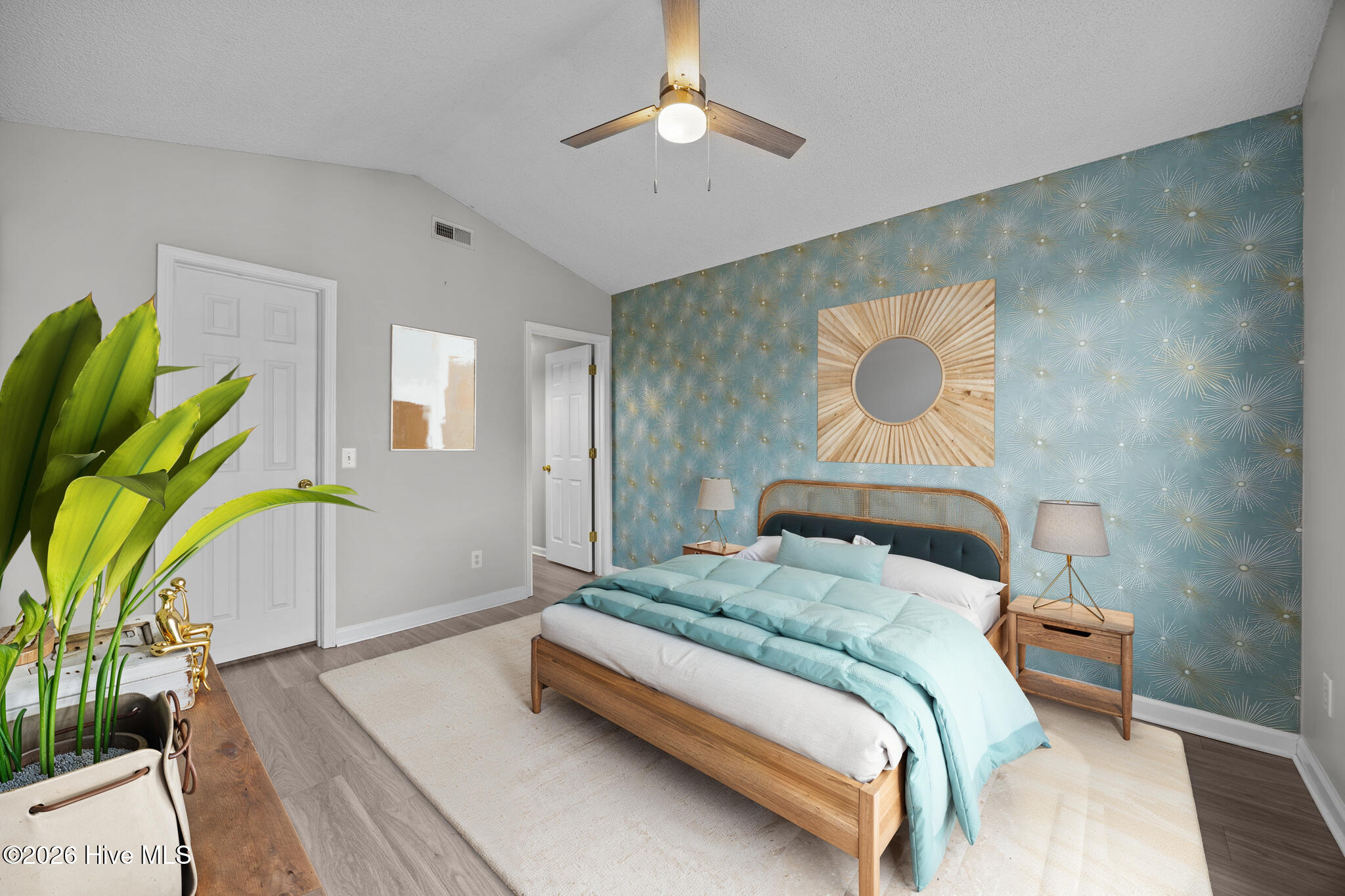 100550940 | Photo 26