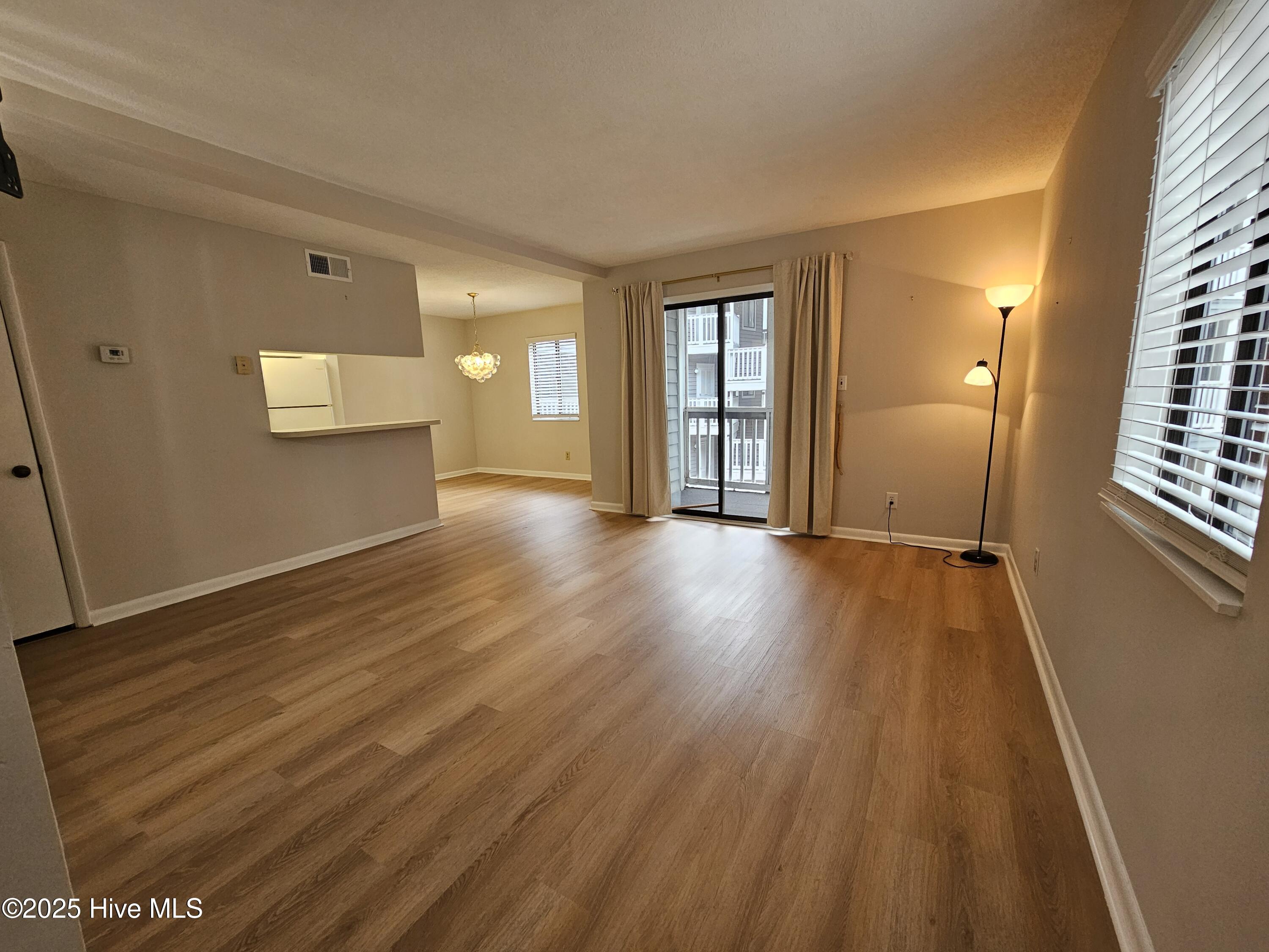 100540058 | Photo 12