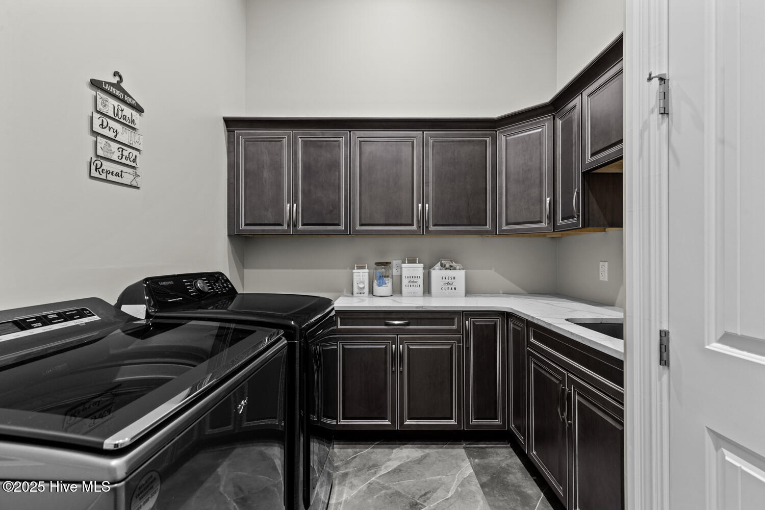 100546022 | Photo 51