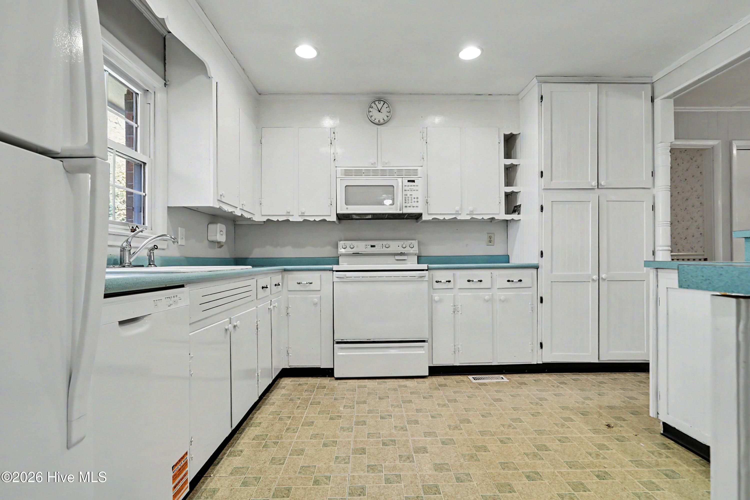 100561205 | Photo 18