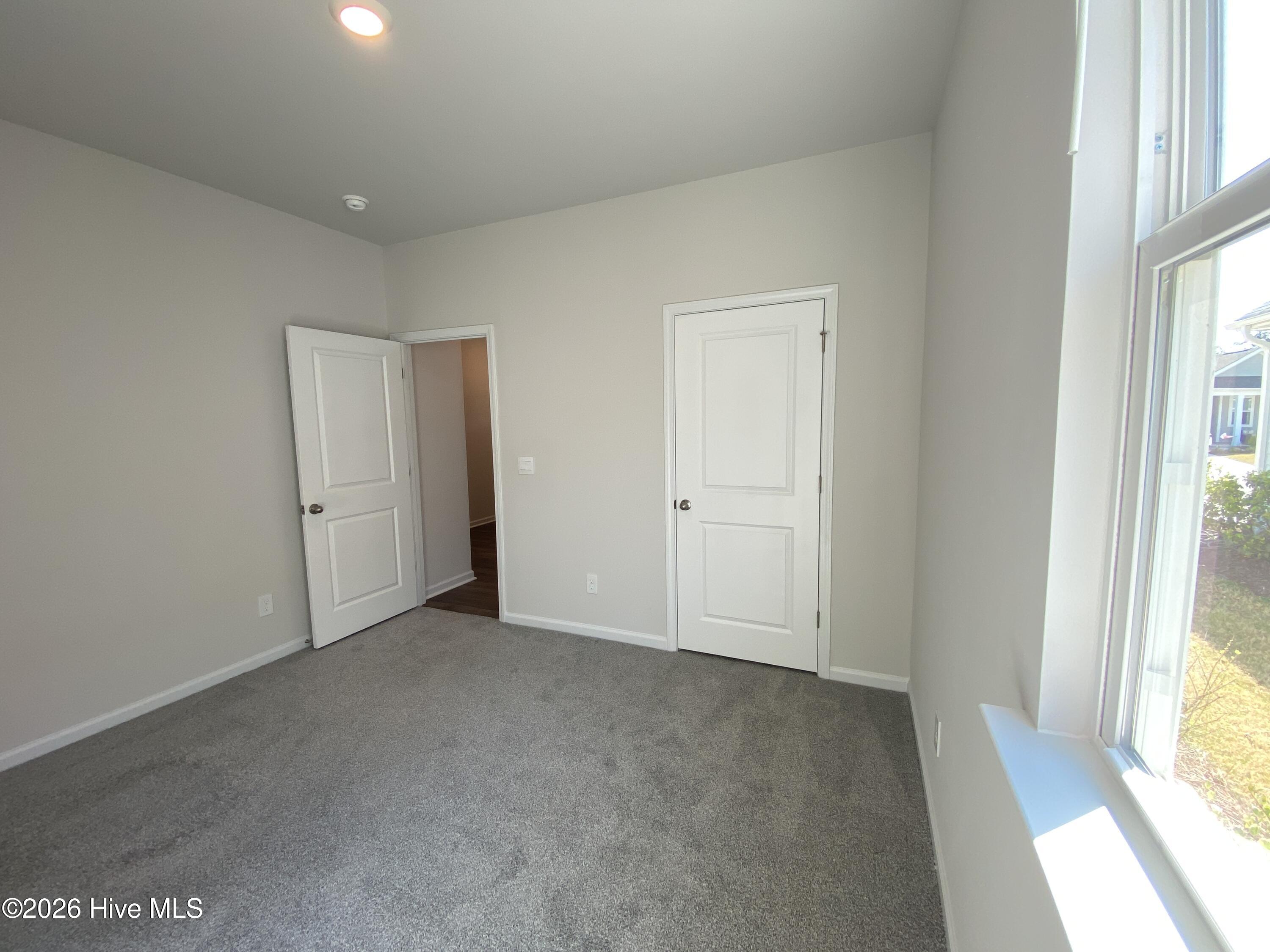 100553677 | Photo 24