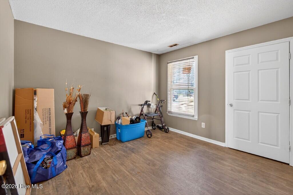 100561493 | Photo 10