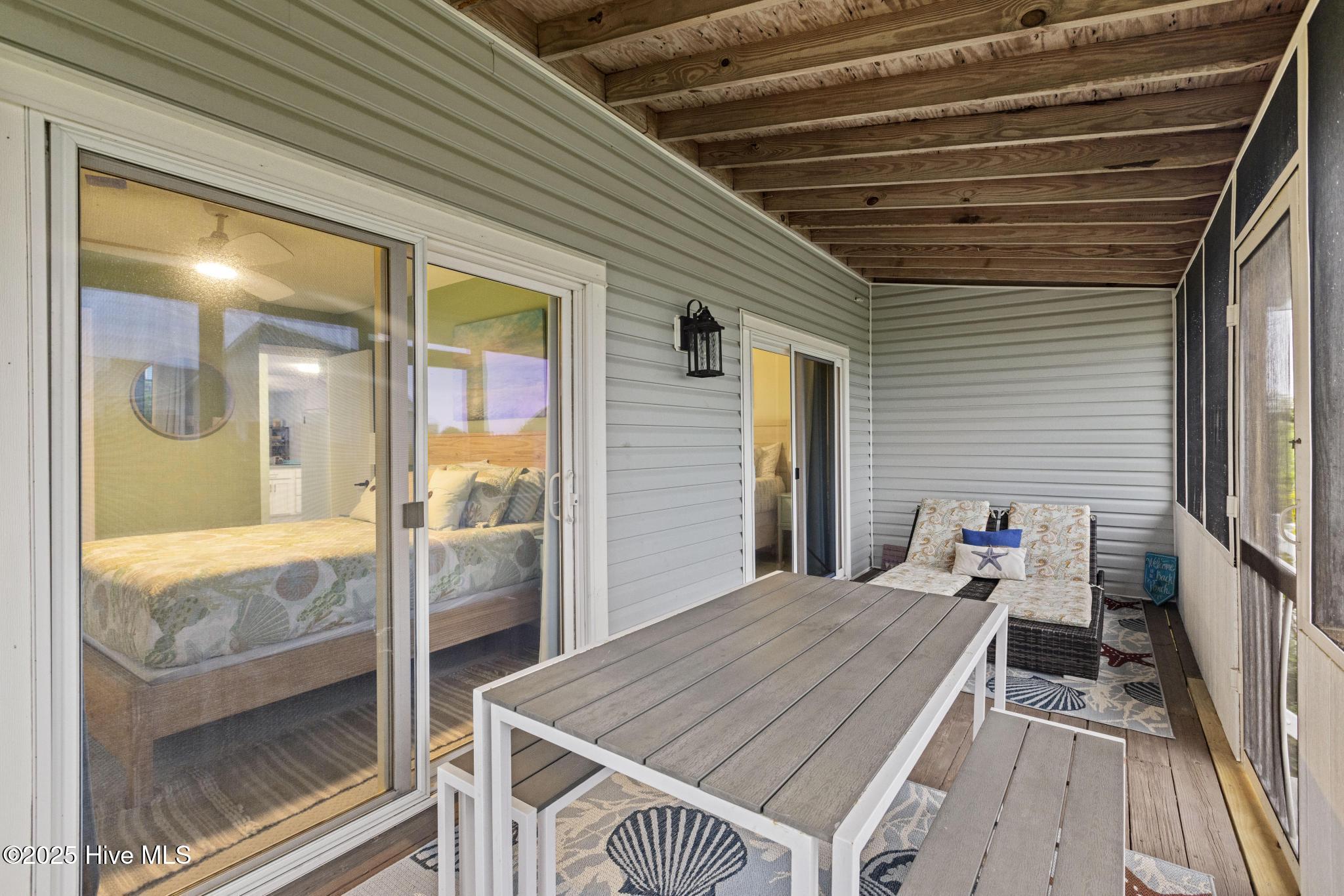 100525730 | Photo 21