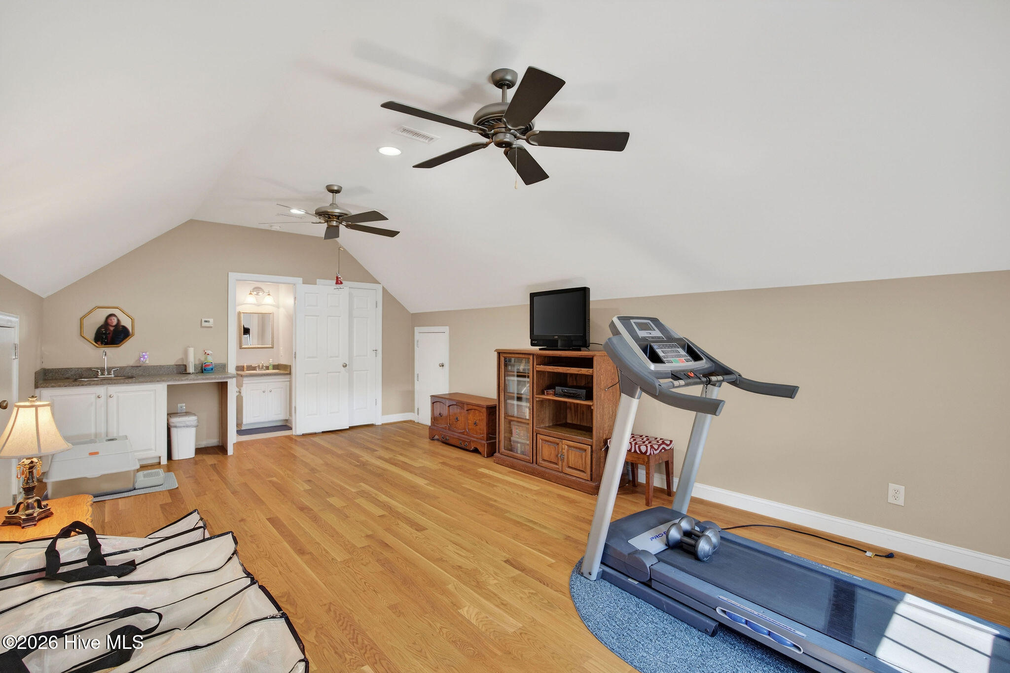 100554164 | Photo 60