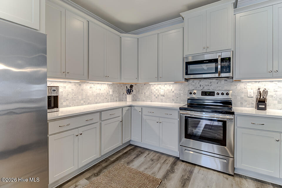 100559873 | Photo 11