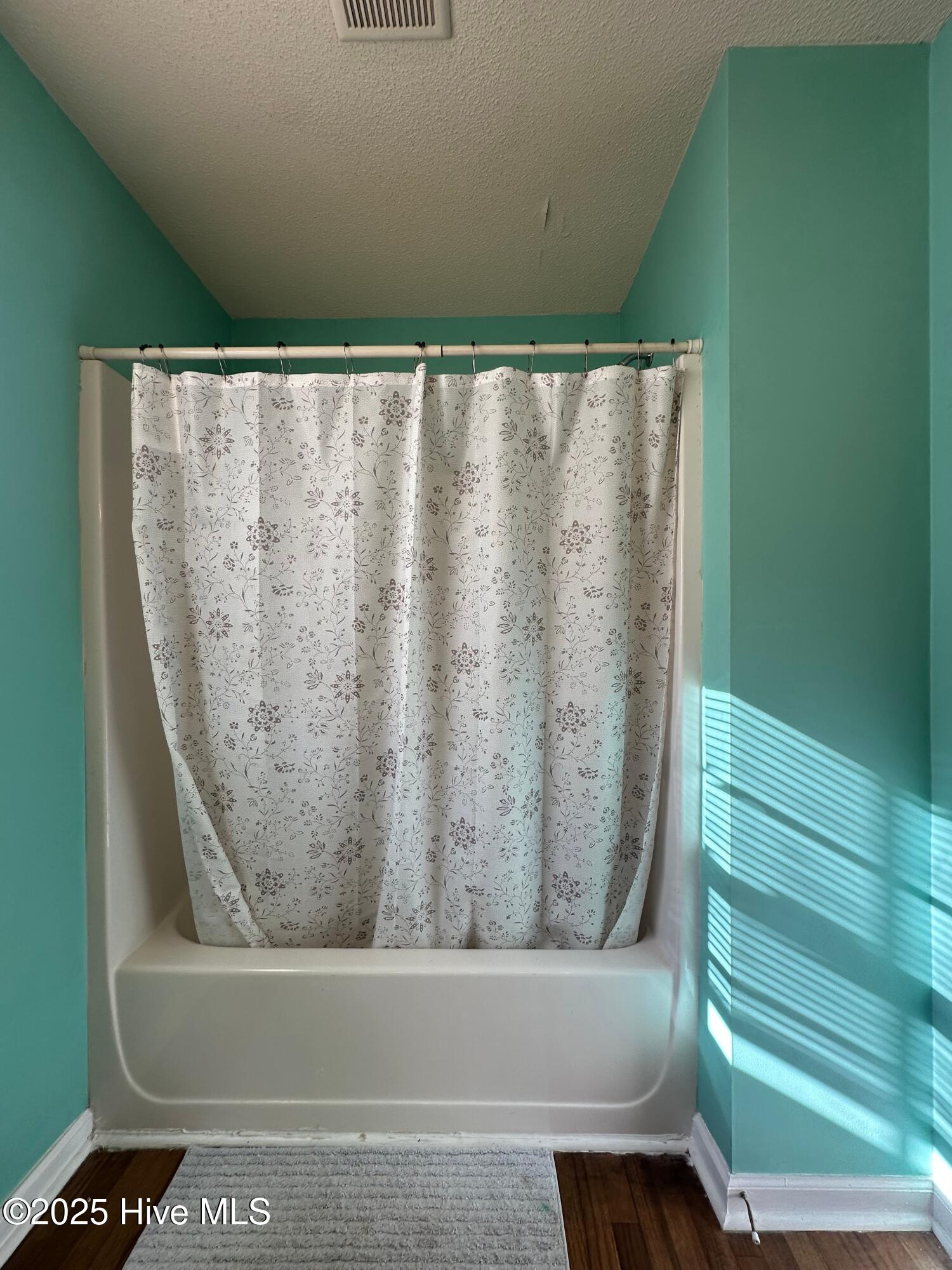 100545130 | Photo 25