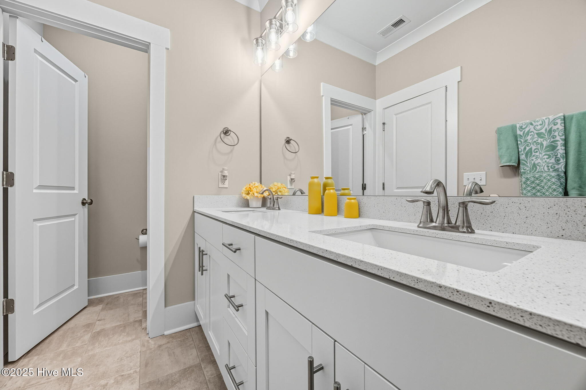 100533920 | Photo 26