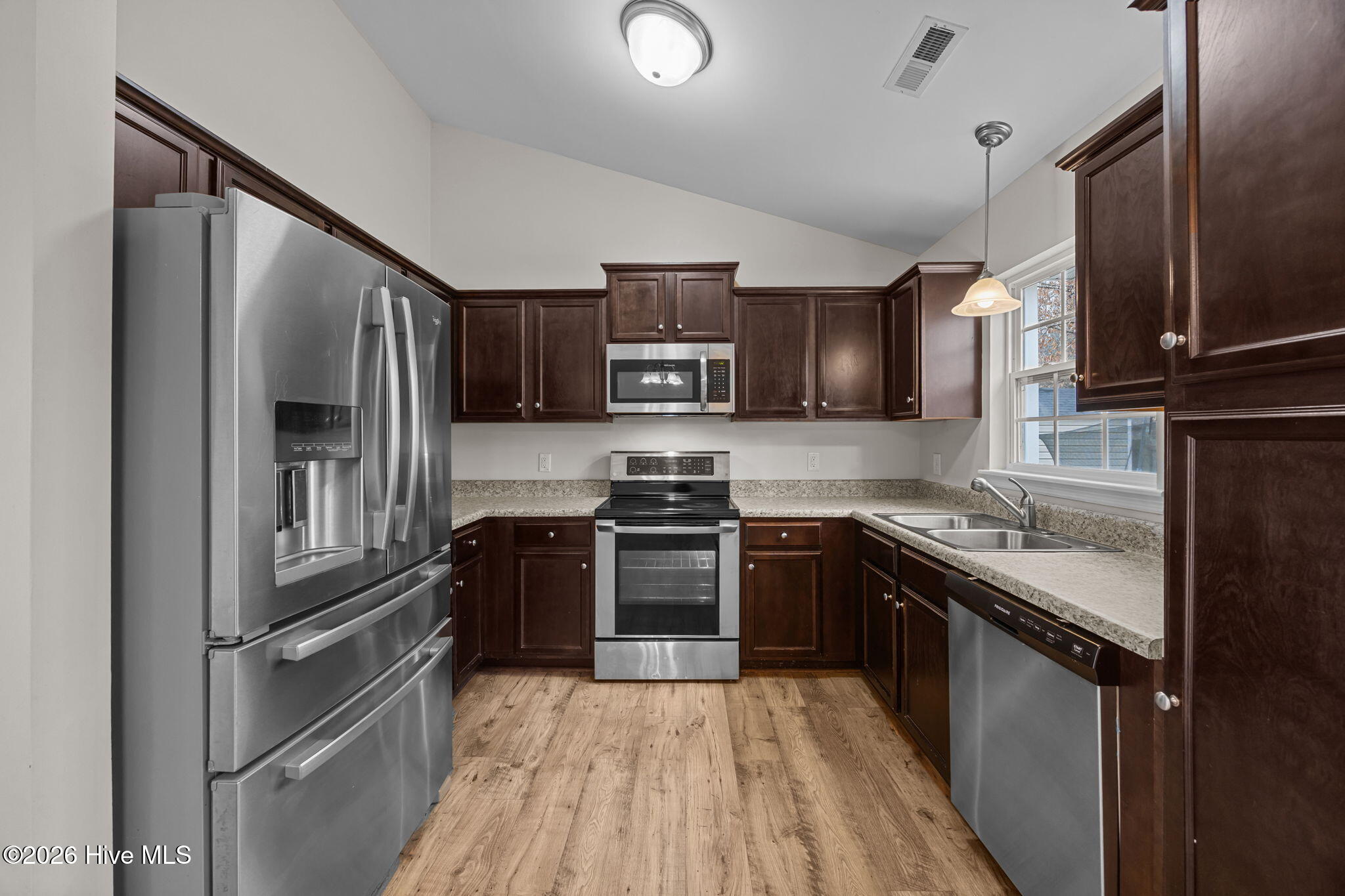 100557959 | Photo 17