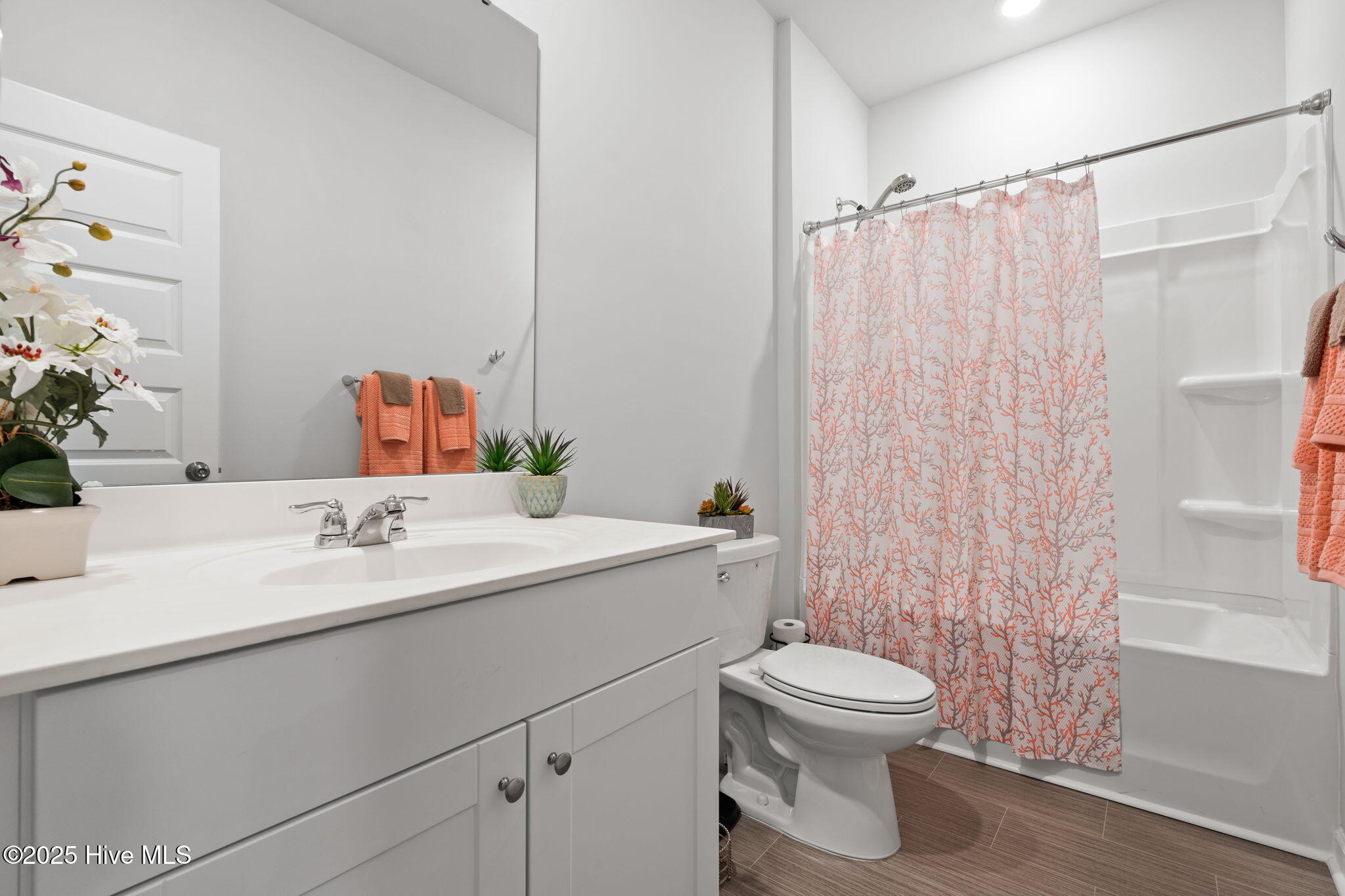 100516029 | Photo 23