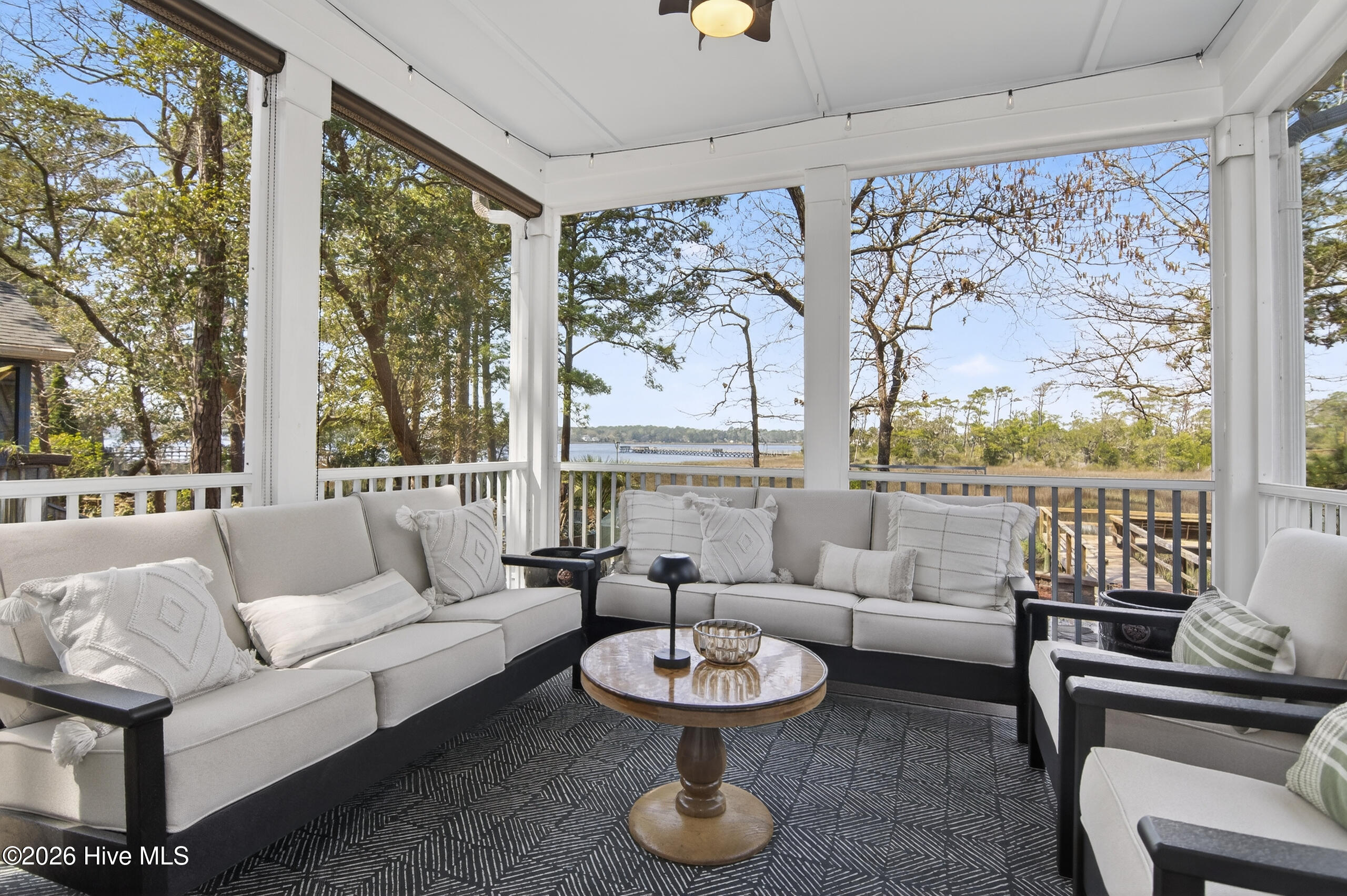 100565321 | Photo 38