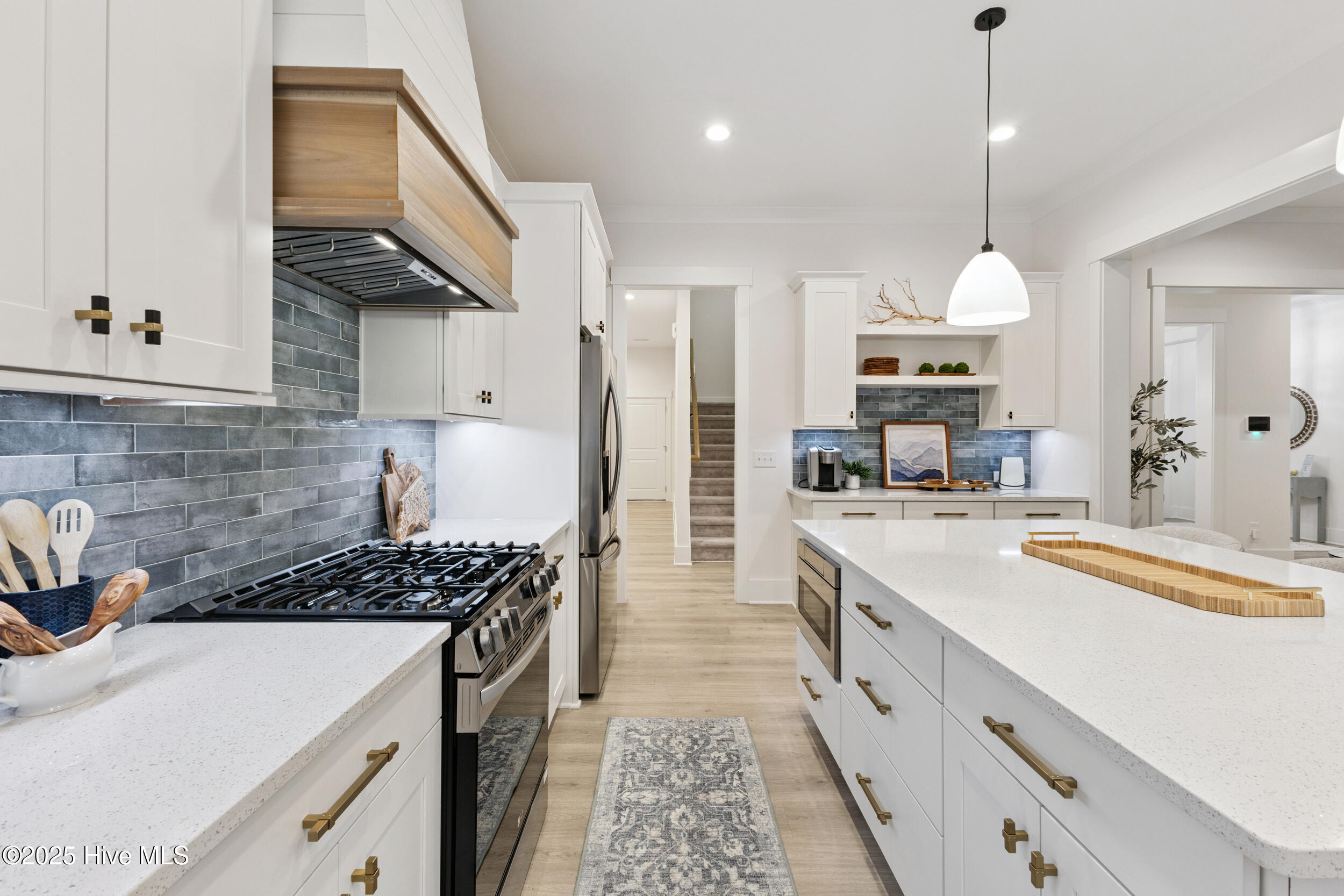 100549566 | Photo 12