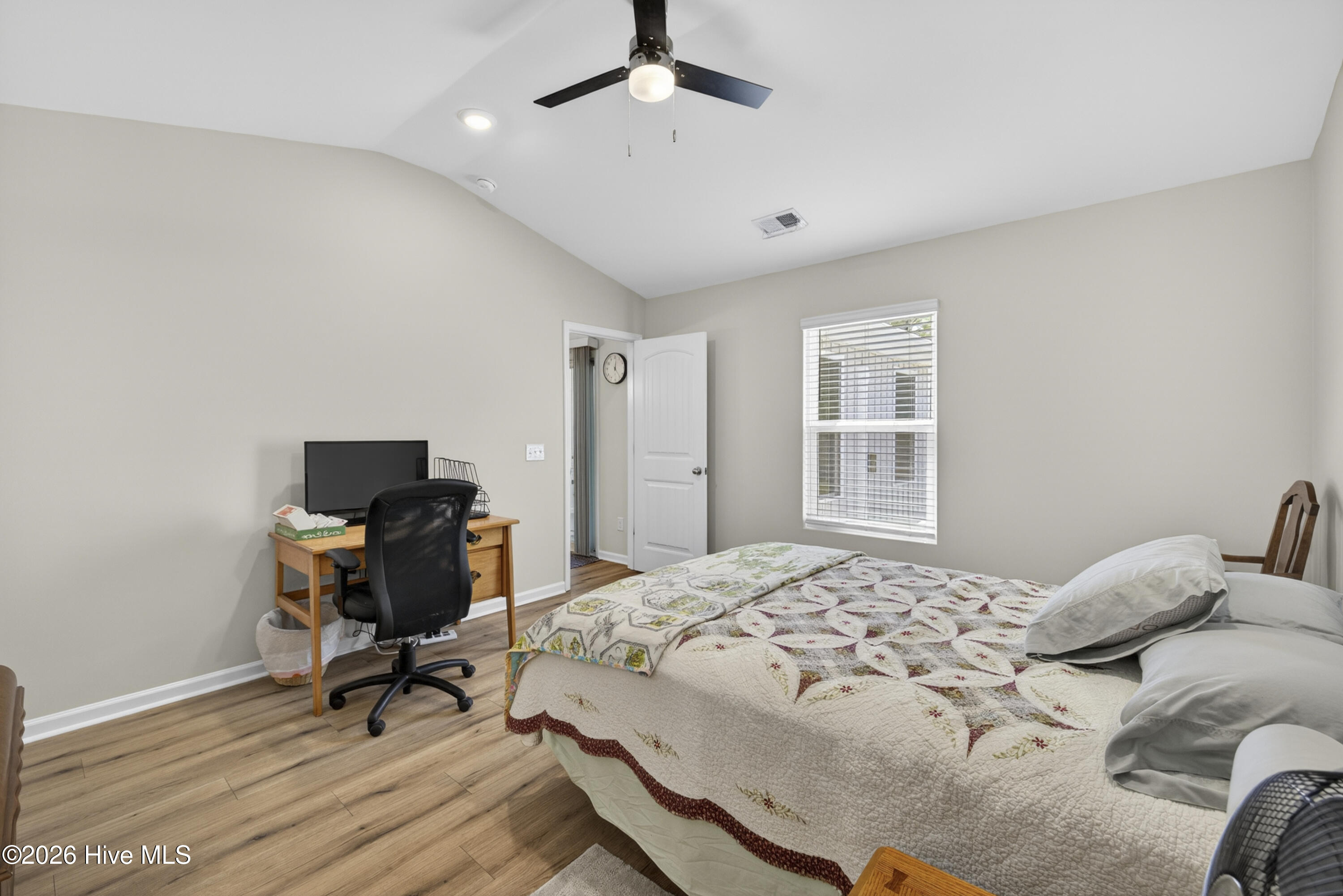 100570076 | Photo 34