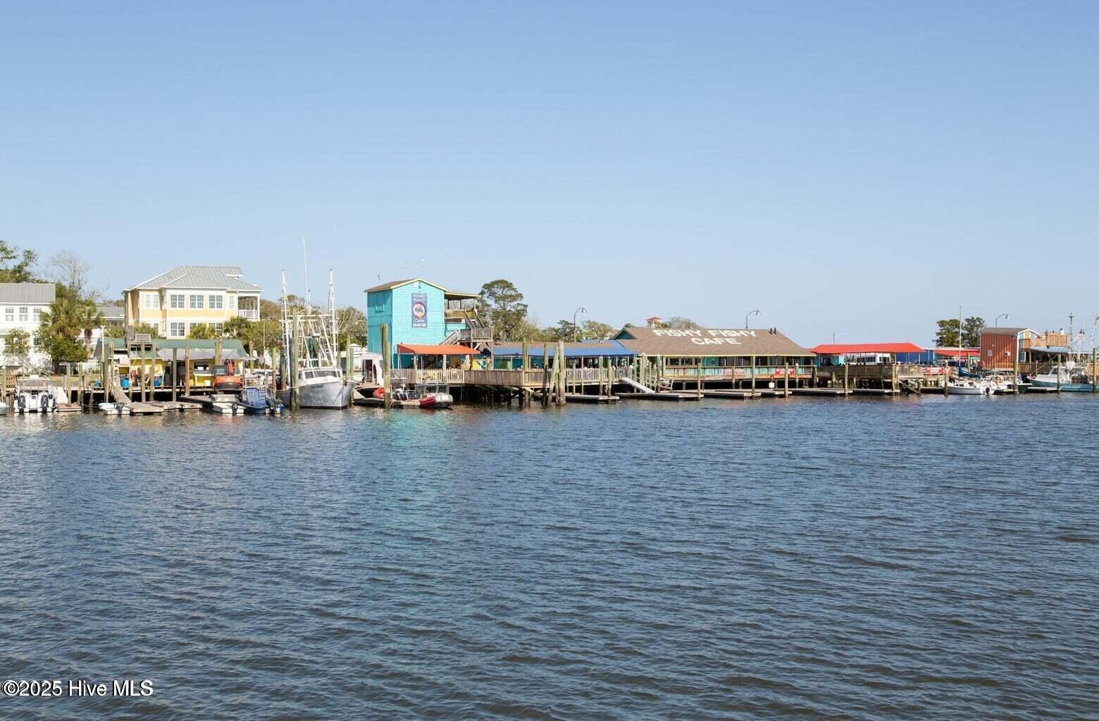 100568188 | Photo 33