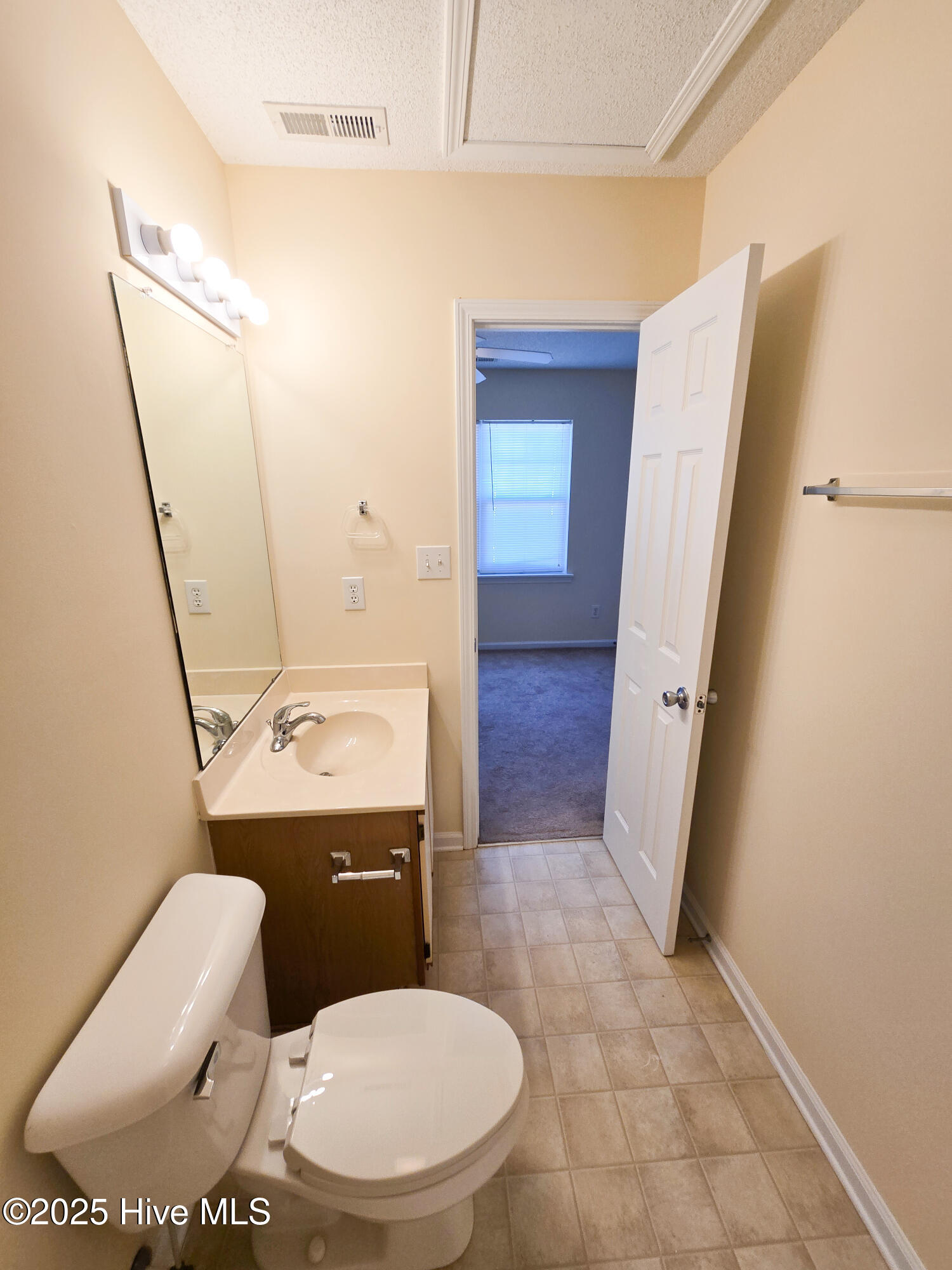 100560763 | Photo 18