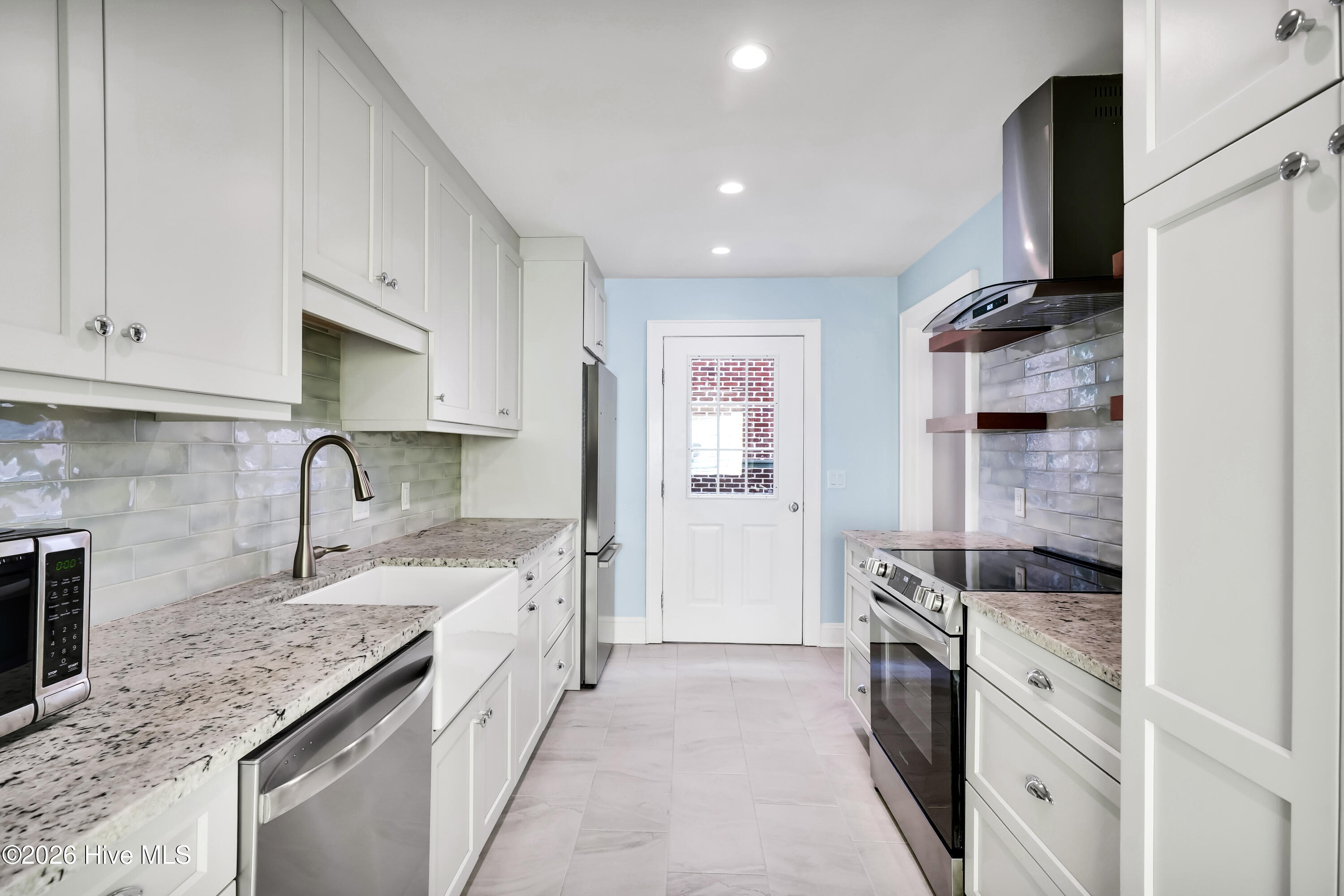 100564635 | Photo 17