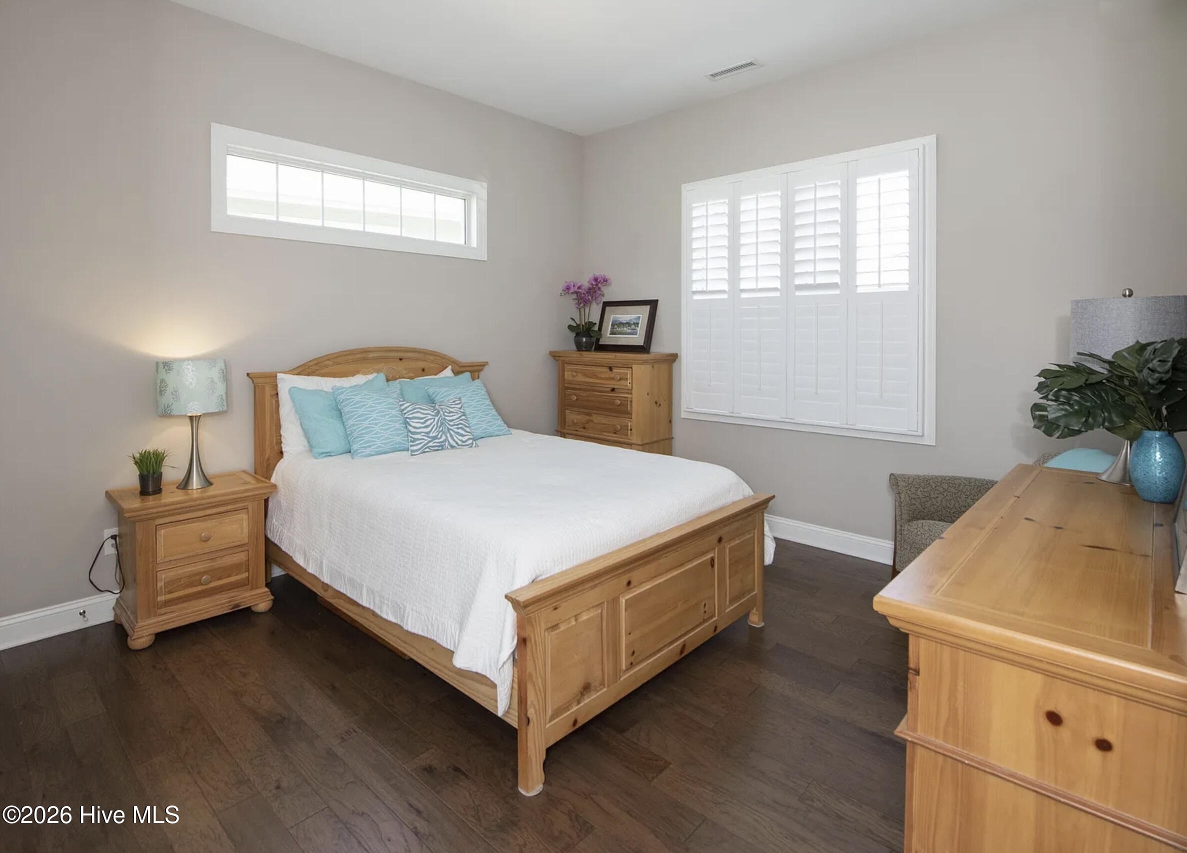 100563129 | Photo 28