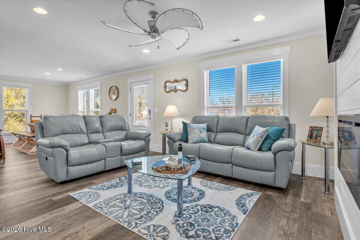 100550591 | Photo 10