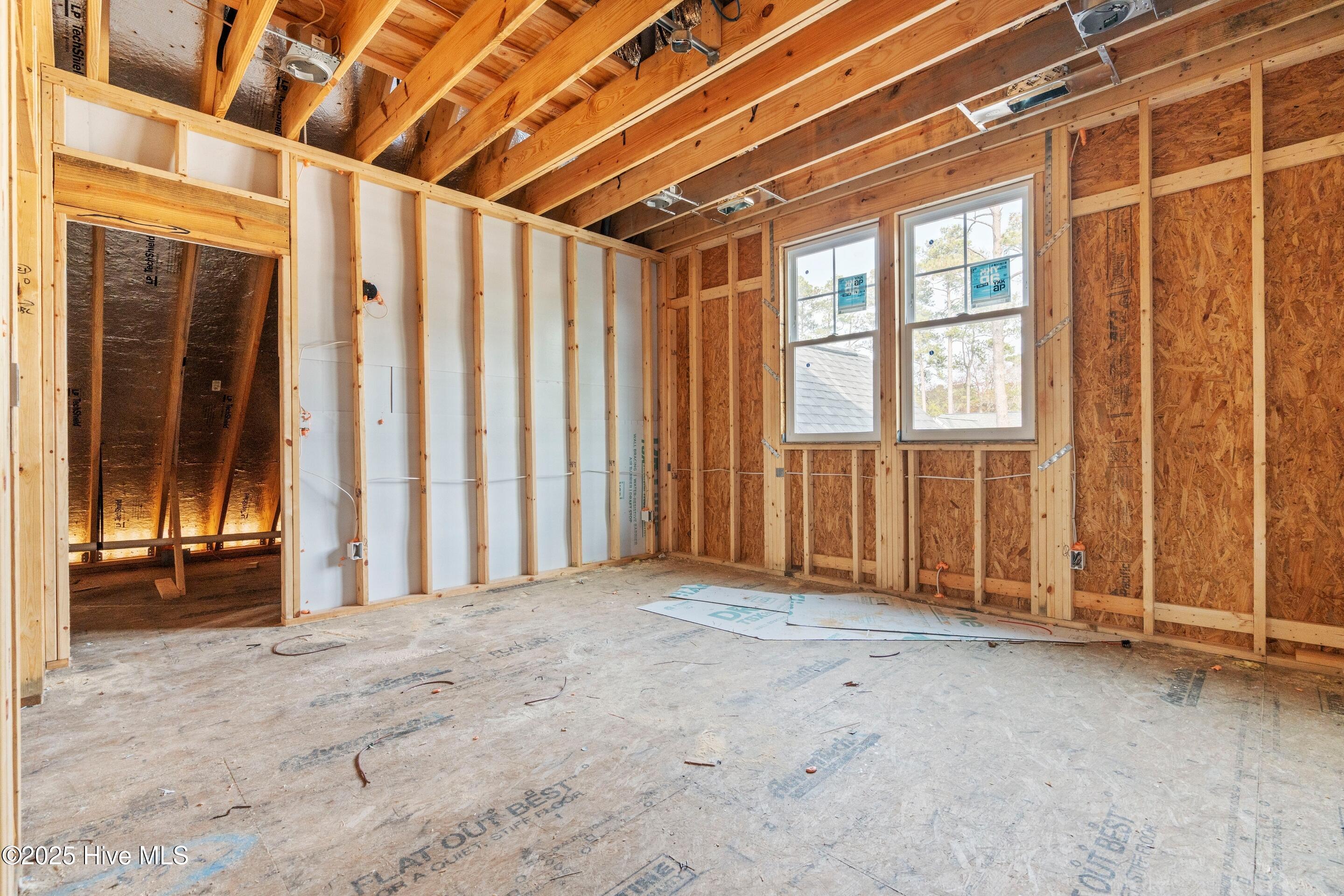 100543069 | Photo 61