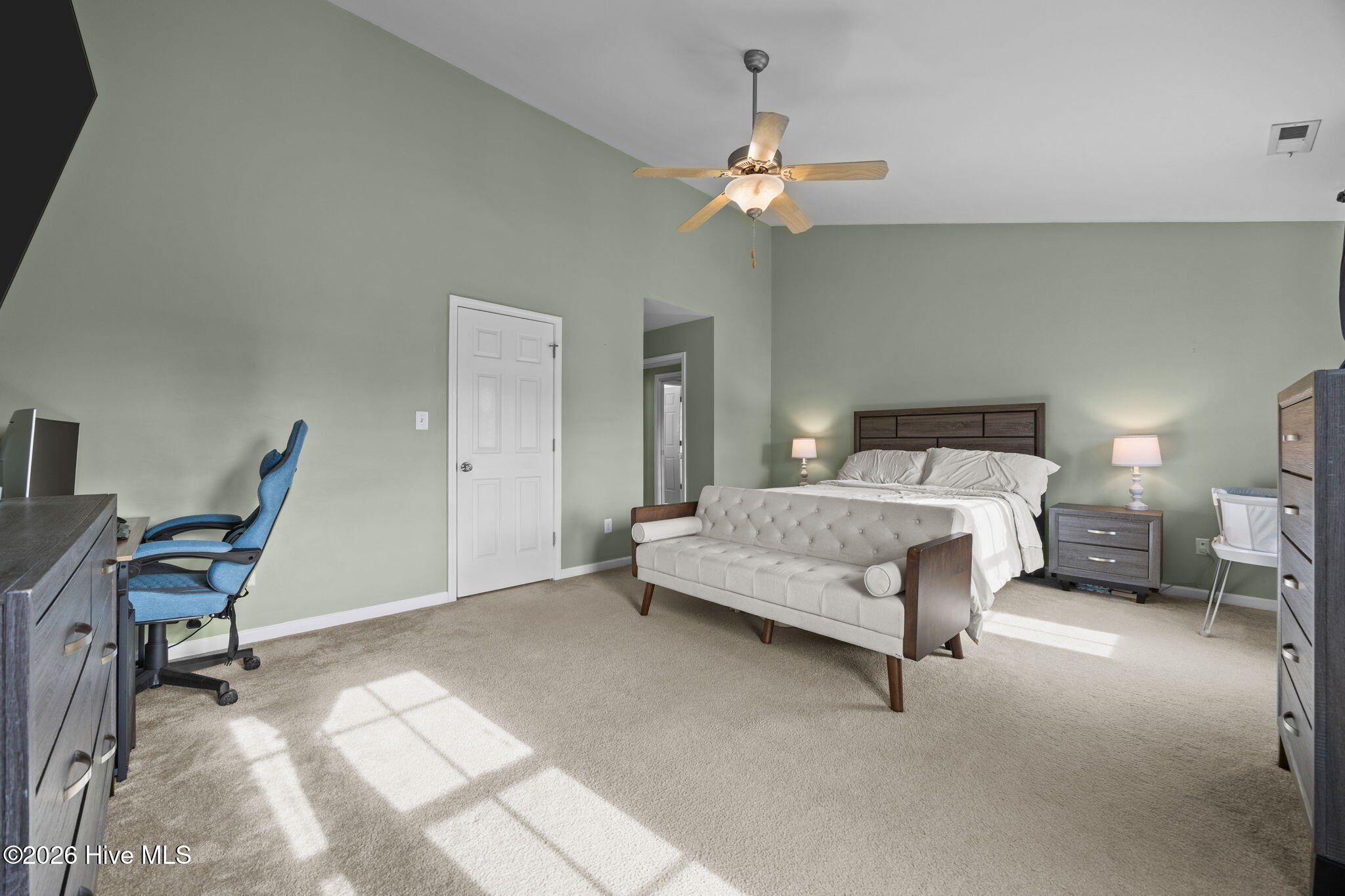 100550928 | Photo 19