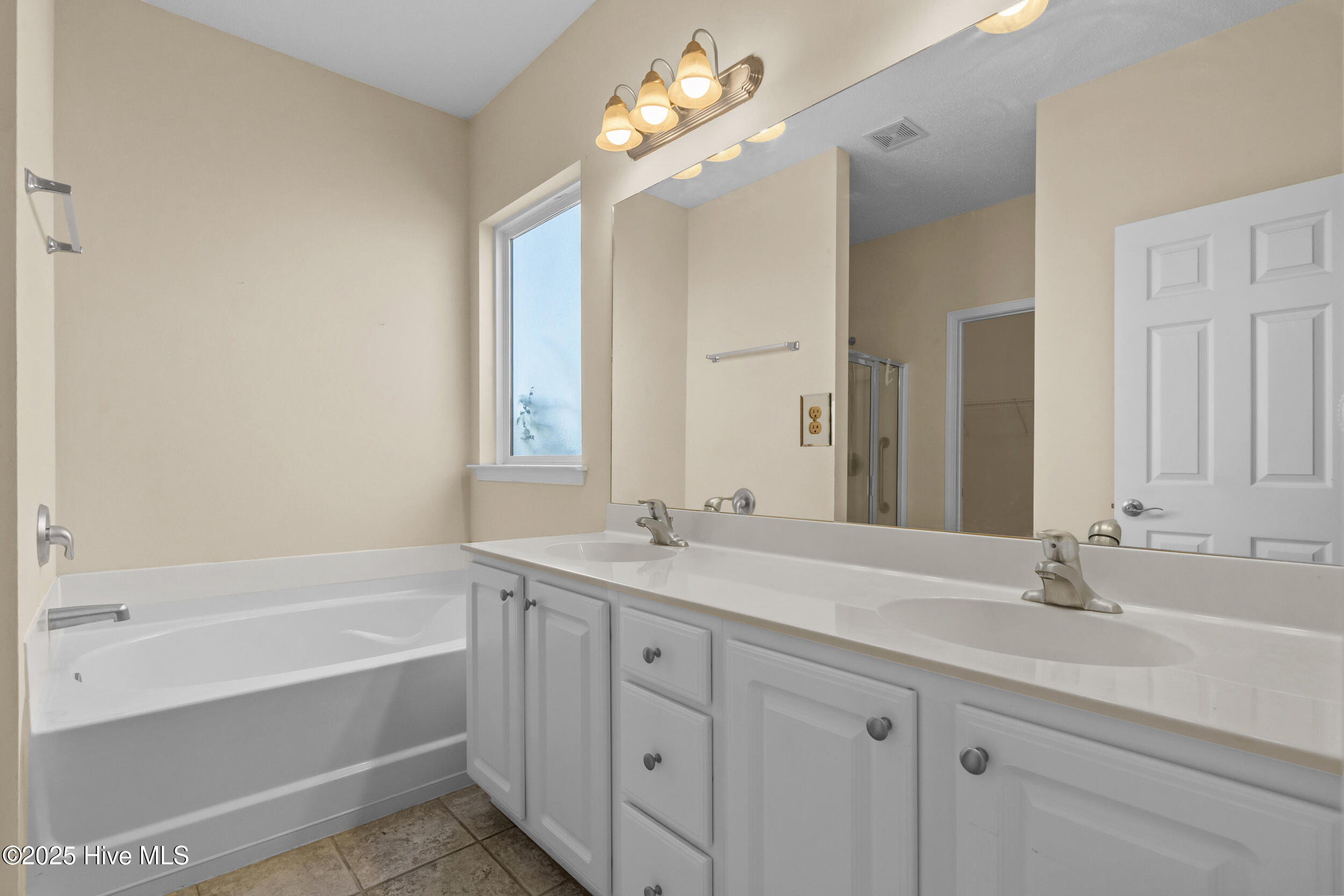 100529171 | Photo 18