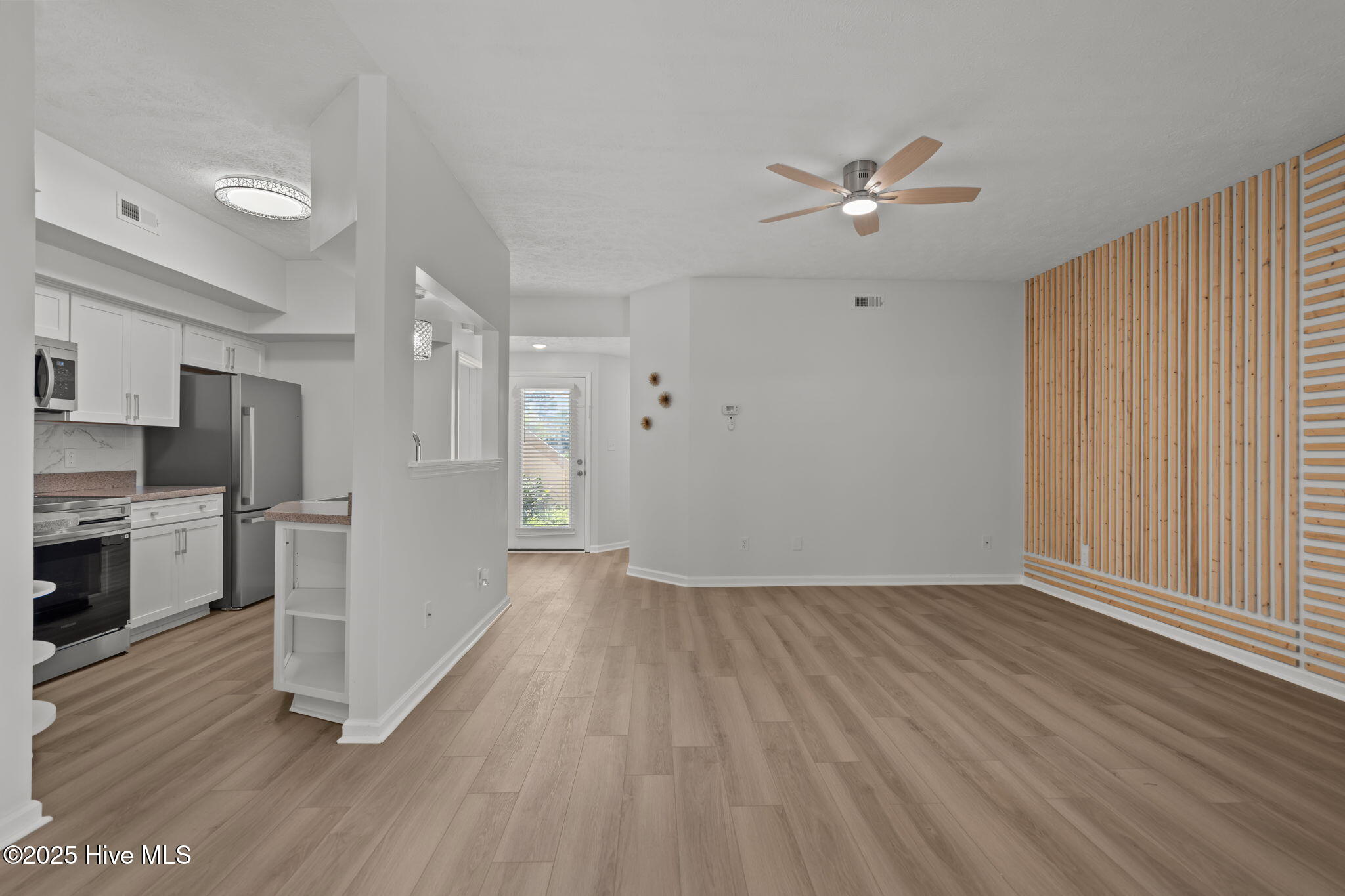 6) 62373-68bc7c967aa83