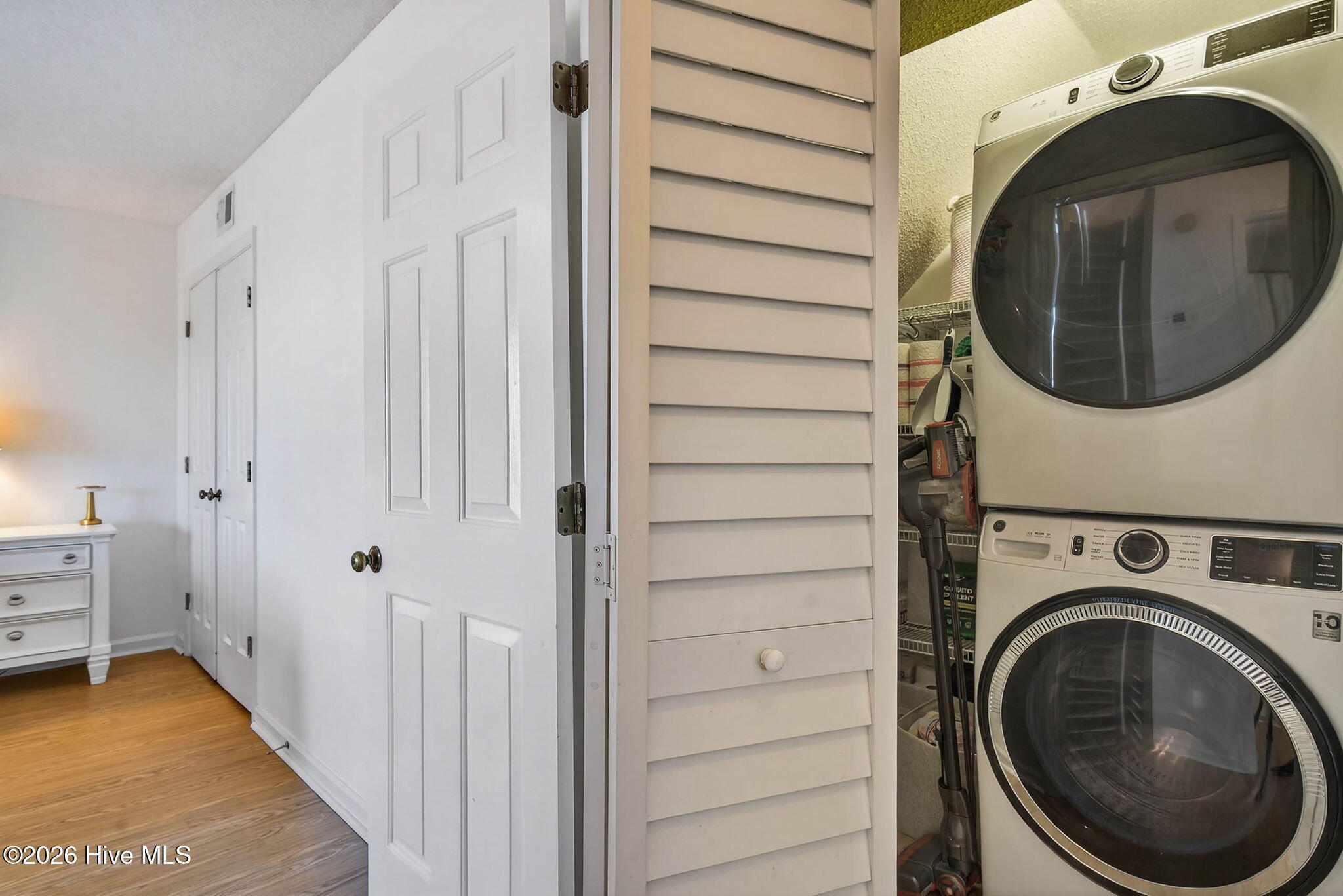 100564703 | Photo 24