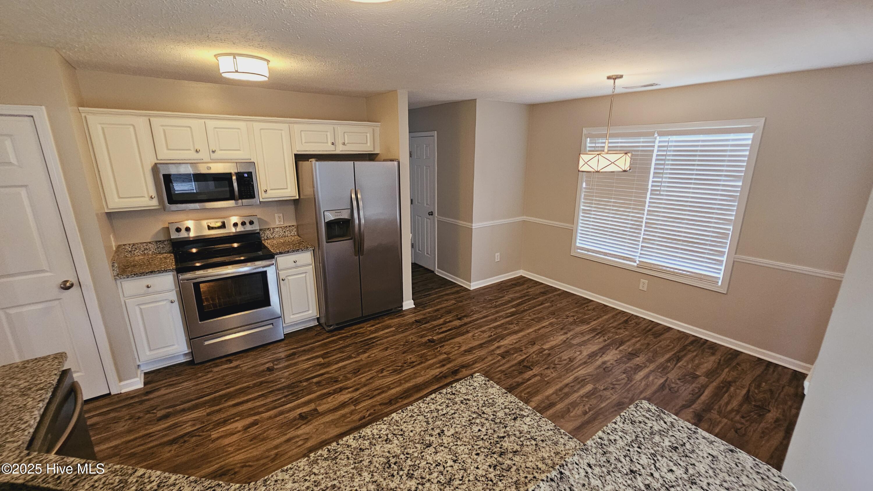 100565792 | Photo 11